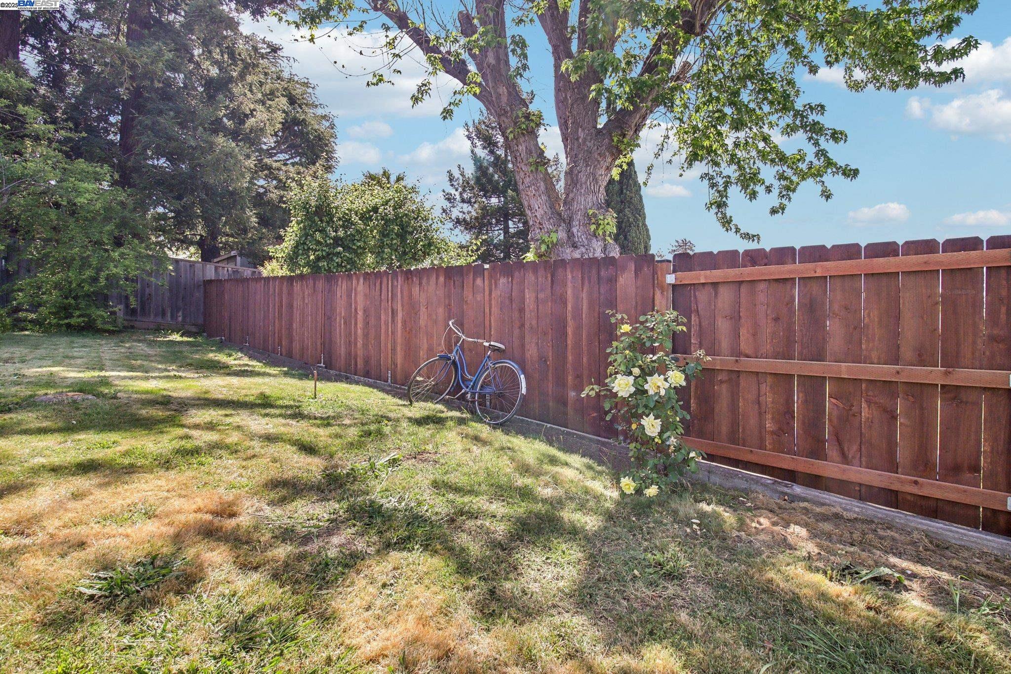 Detail Gallery Image 18 of 22 For 19136 Mayberry Dr, Castro Valley,  CA 94546 - 2 Beds | 1 Baths