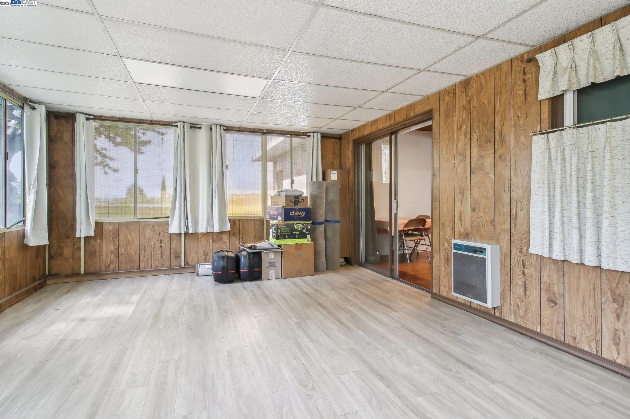 Detail Gallery Image 8 of 22 For 19136 Mayberry Dr, Castro Valley,  CA 94546 - 2 Beds | 1 Baths