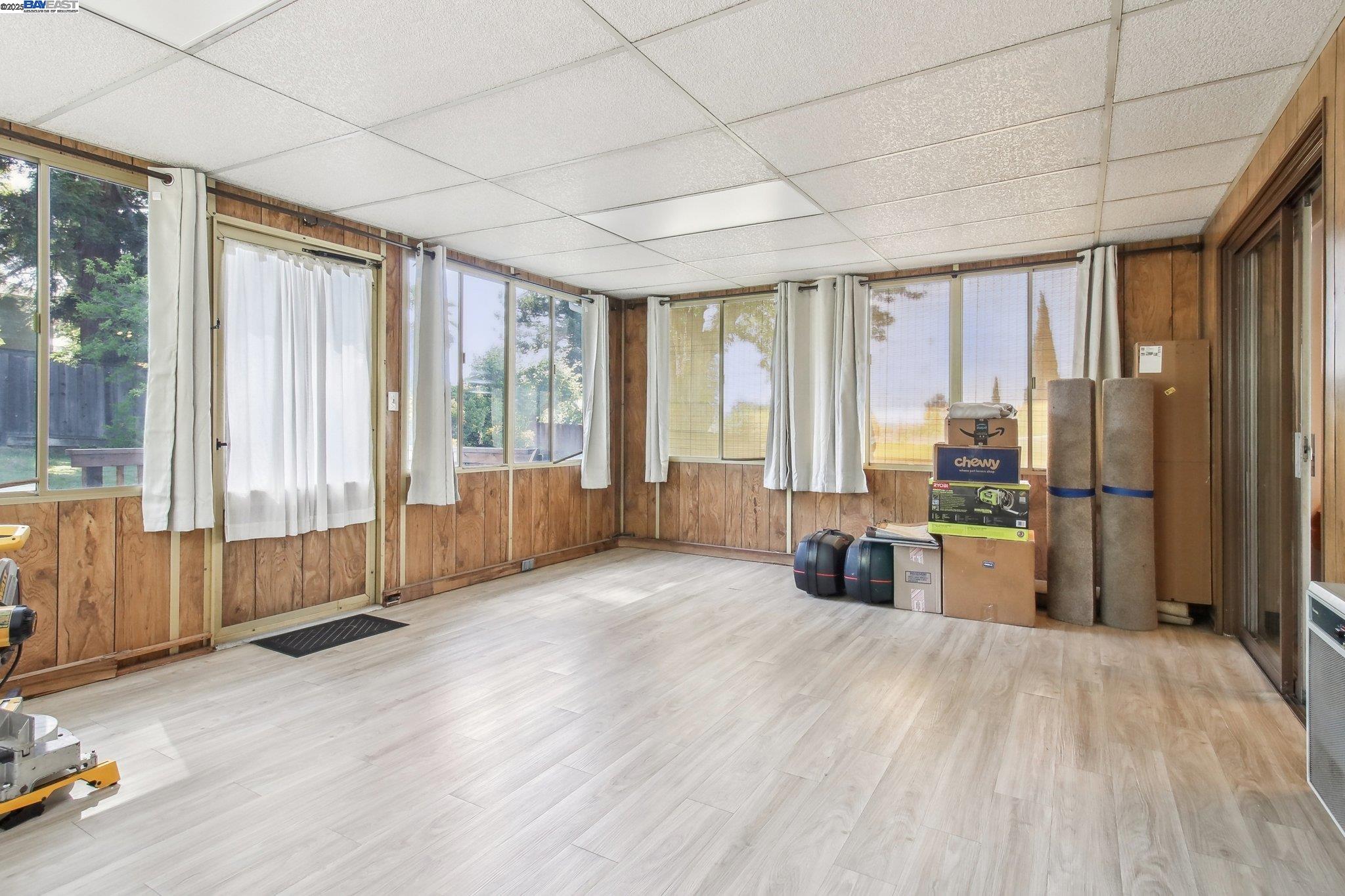 Detail Gallery Image 9 of 22 For 19136 Mayberry Dr, Castro Valley,  CA 94546 - 2 Beds | 1 Baths