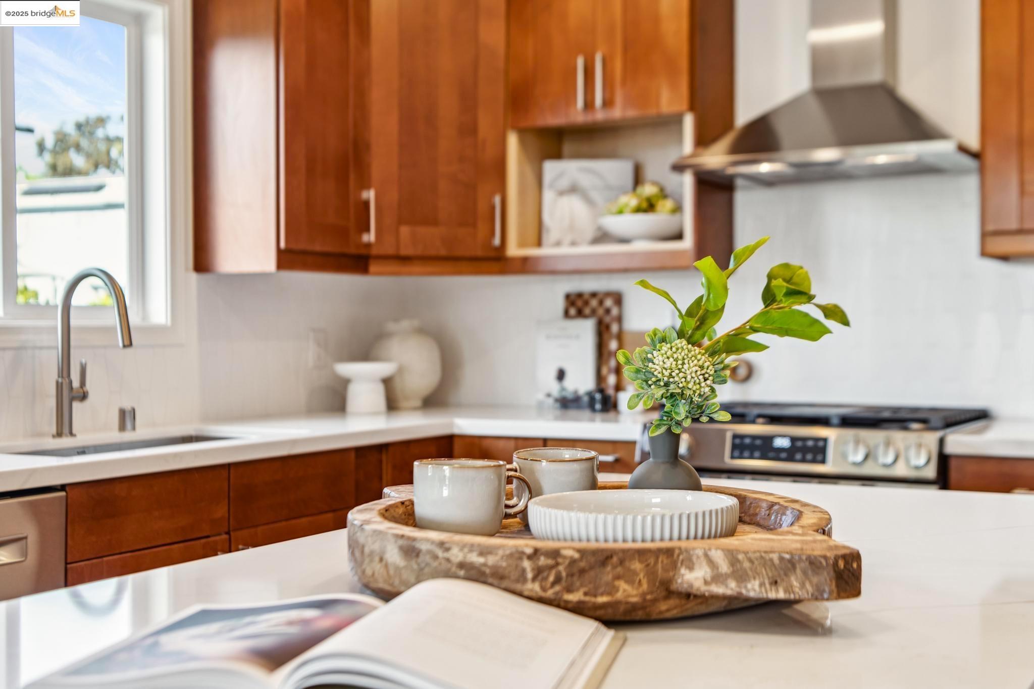 Detail Gallery Image 20 of 46 For 3000 California St, Oakland,  CA 94602 - 3 Beds | 2 Baths