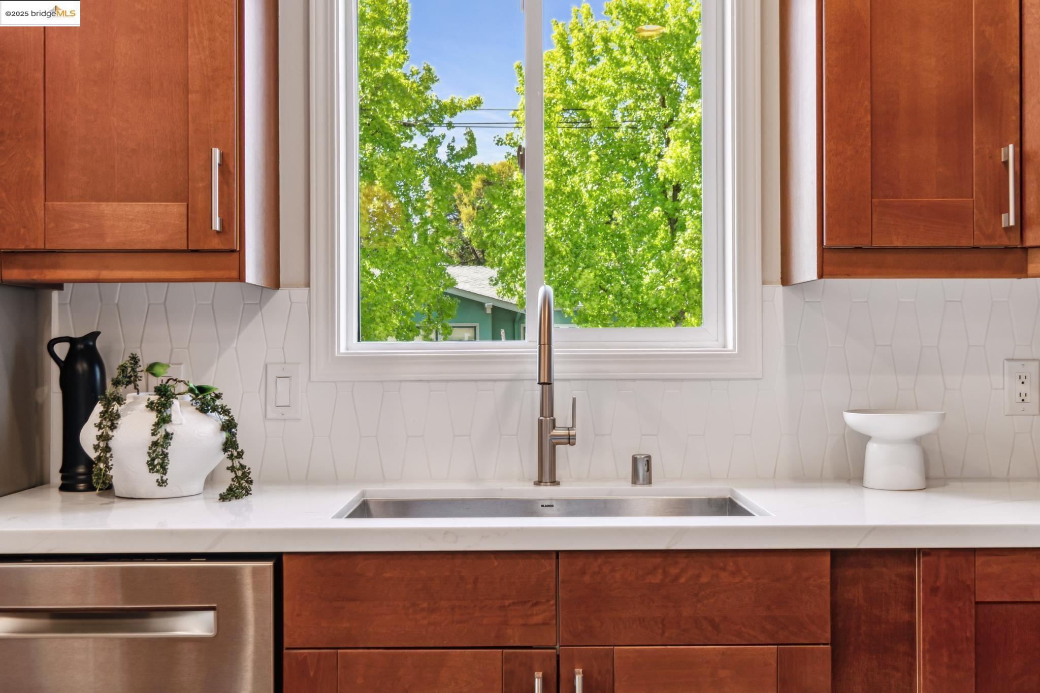 Detail Gallery Image 21 of 46 For 3000 California St, Oakland,  CA 94602 - 3 Beds | 2 Baths
