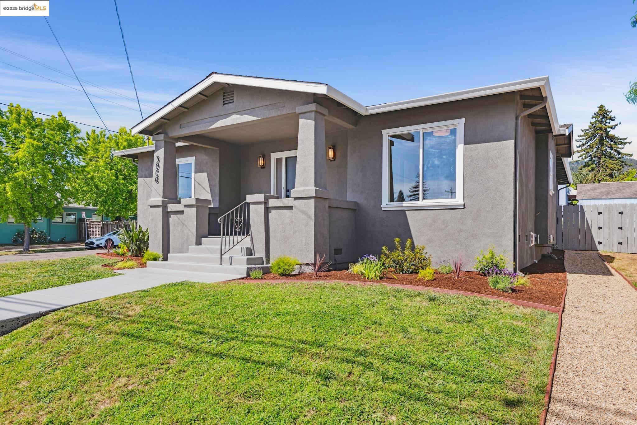 Detail Gallery Image 2 of 46 For 3000 California St, Oakland,  CA 94602 - 3 Beds | 2 Baths