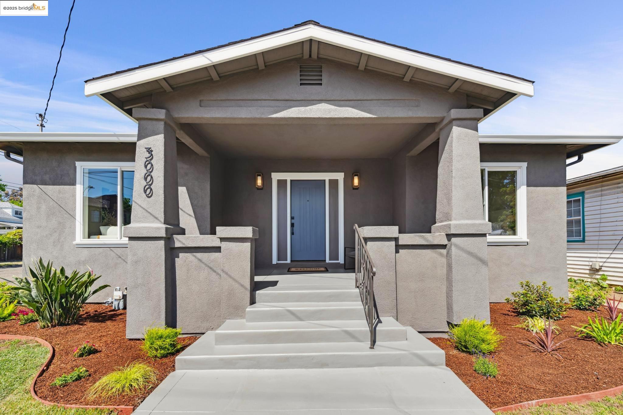 Detail Gallery Image 3 of 46 For 3000 California St, Oakland,  CA 94602 - 3 Beds | 2 Baths