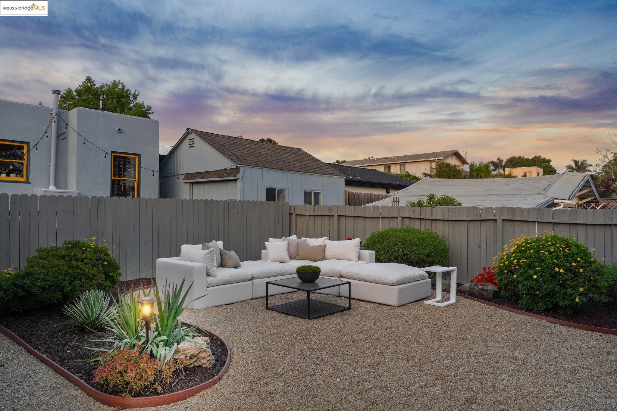 Detail Gallery Image 45 of 46 For 3000 California St, Oakland,  CA 94602 - 3 Beds | 2 Baths