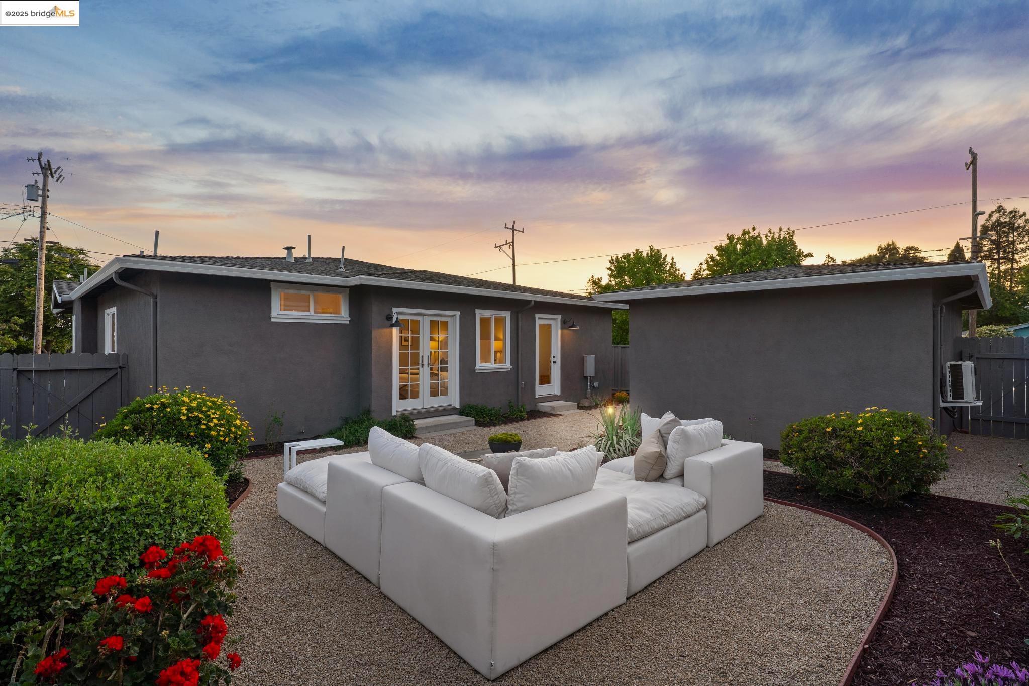 Detail Gallery Image 46 of 46 For 3000 California St, Oakland,  CA 94602 - 3 Beds | 2 Baths