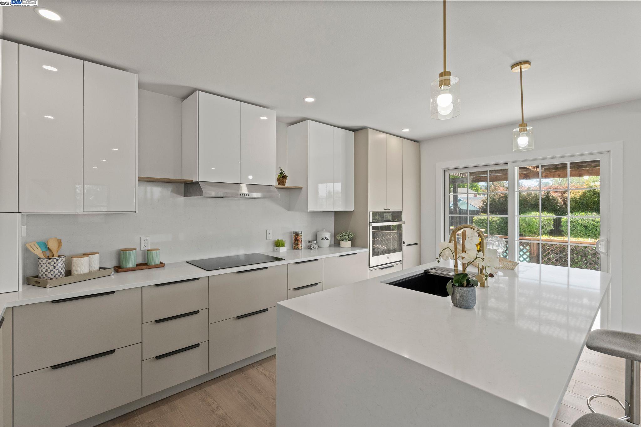 Detail Gallery Image 11 of 33 For 18878 Brickell Way, Castro Valley,  CA 94546 - 4 Beds | 3 Baths