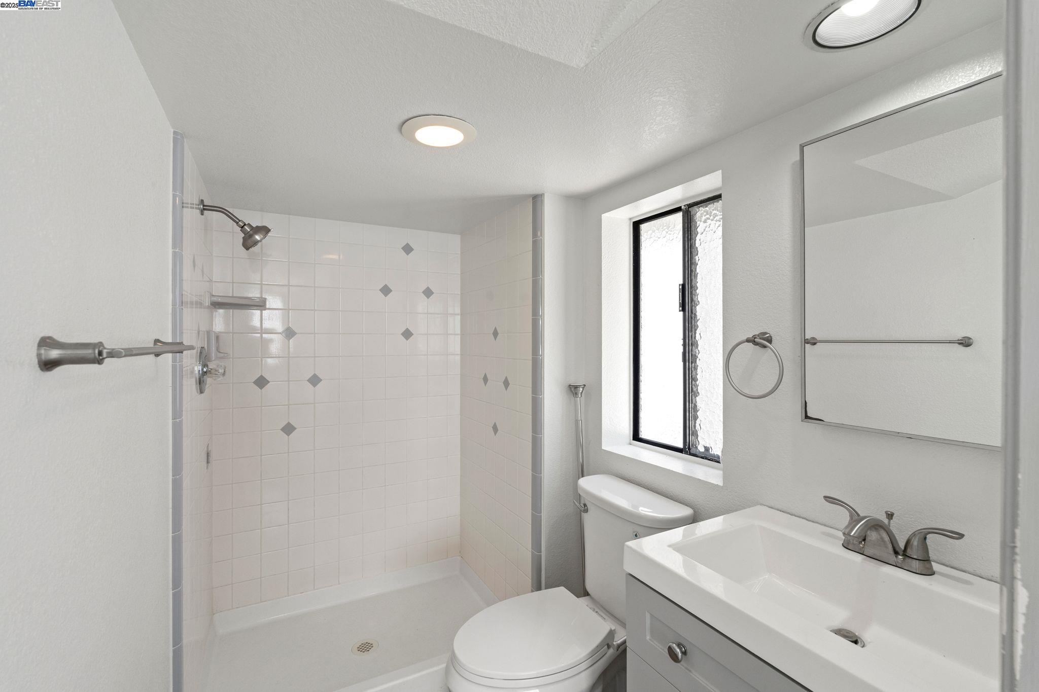 Detail Gallery Image 20 of 33 For 18878 Brickell Way, Castro Valley,  CA 94546 - 4 Beds | 3 Baths