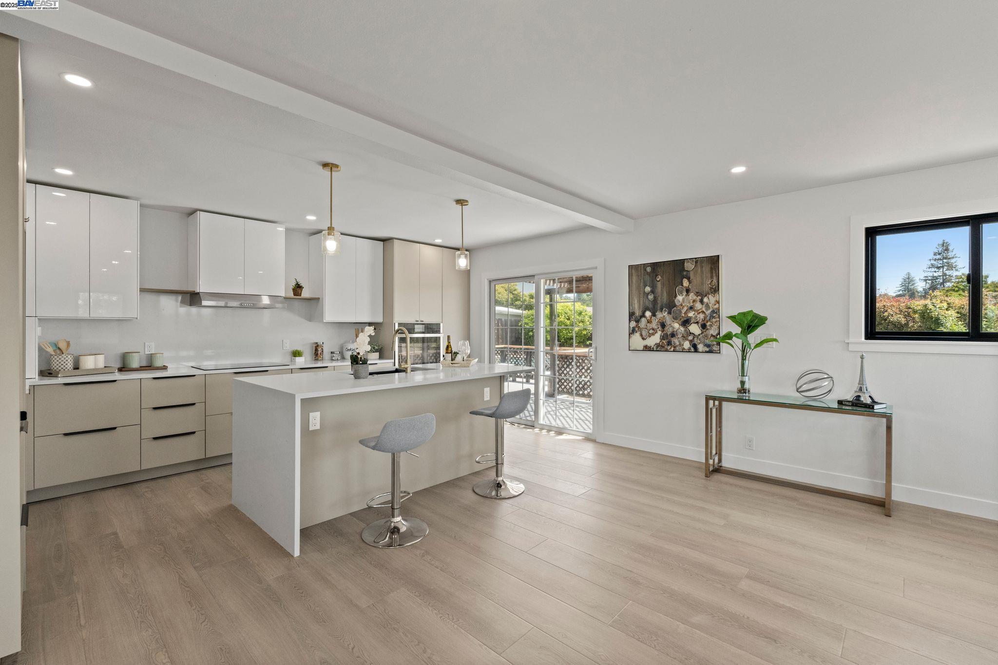 Detail Gallery Image 8 of 33 For 18878 Brickell Way, Castro Valley,  CA 94546 - 4 Beds | 3 Baths