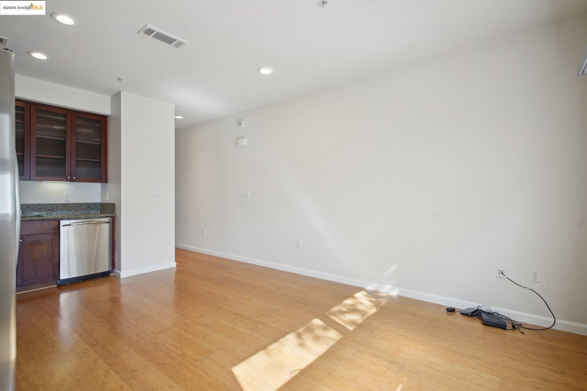 Detail Gallery Image 4 of 23 For 6466 Hollis St #236,  Emeryville,  CA 94608 - 1 Beds | 1 Baths