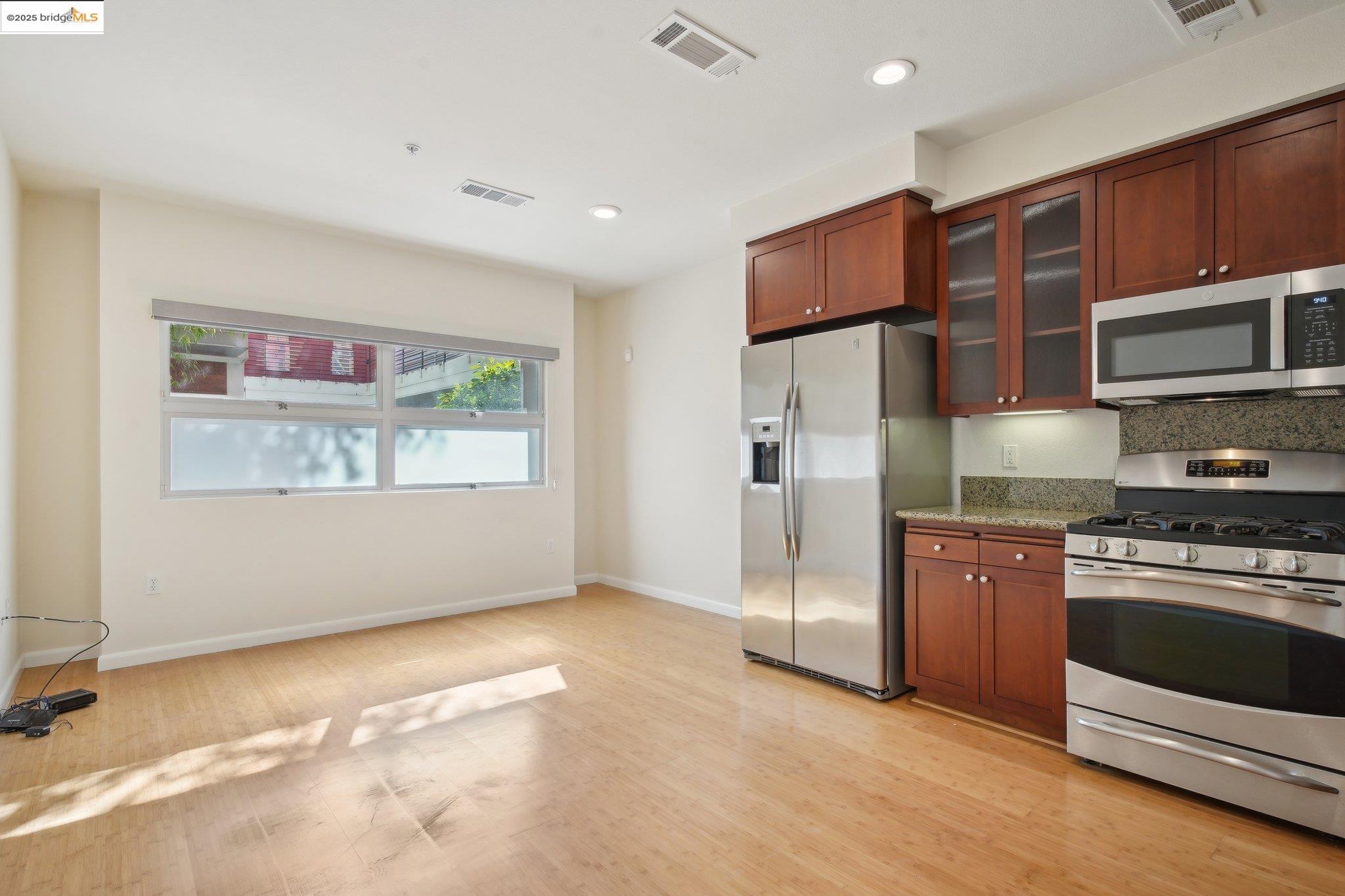 Detail Gallery Image 5 of 23 For 6466 Hollis St #236,  Emeryville,  CA 94608 - 1 Beds | 1 Baths