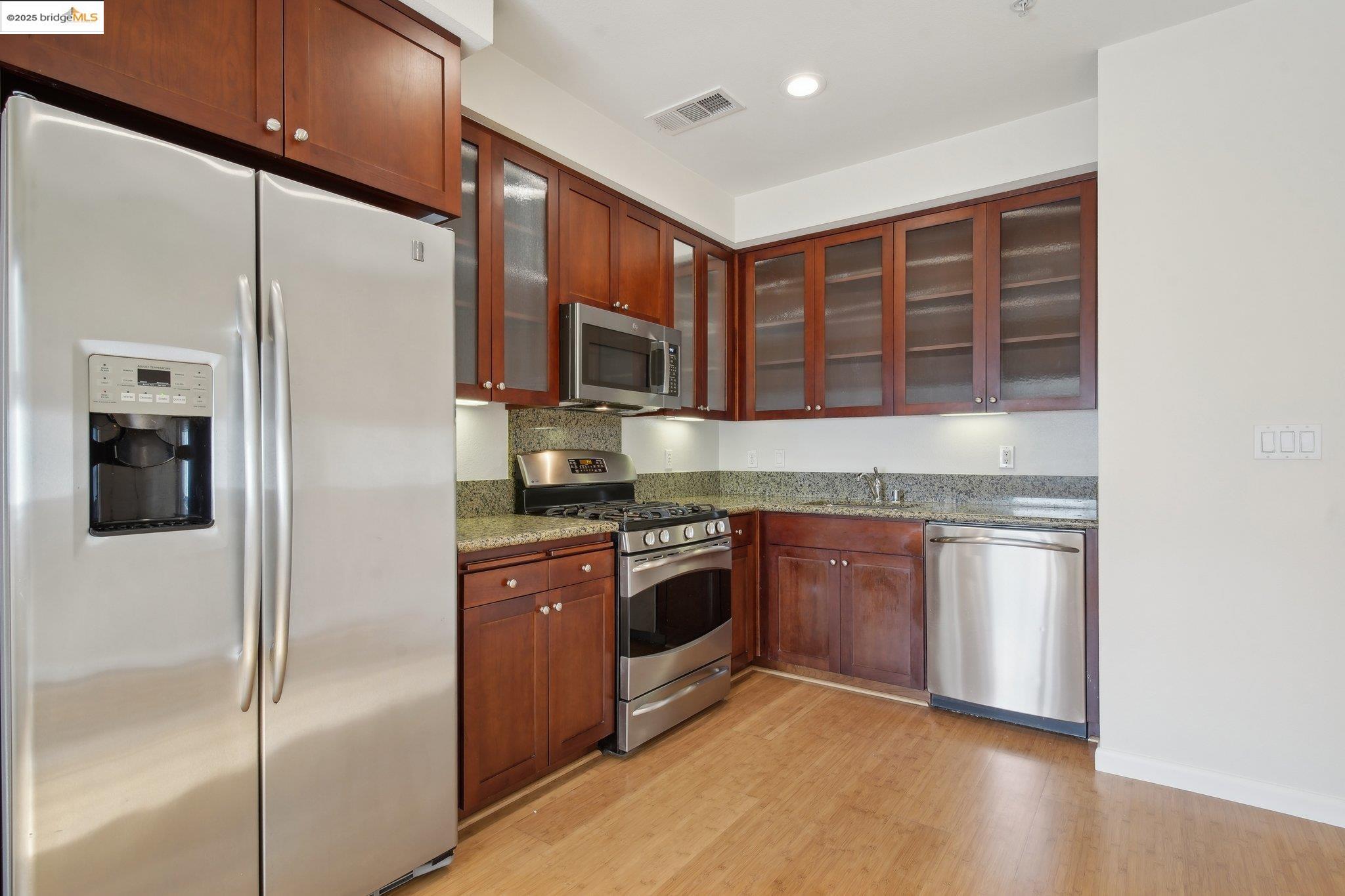 Detail Gallery Image 7 of 23 For 6466 Hollis St #236,  Emeryville,  CA 94608 - 1 Beds | 1 Baths