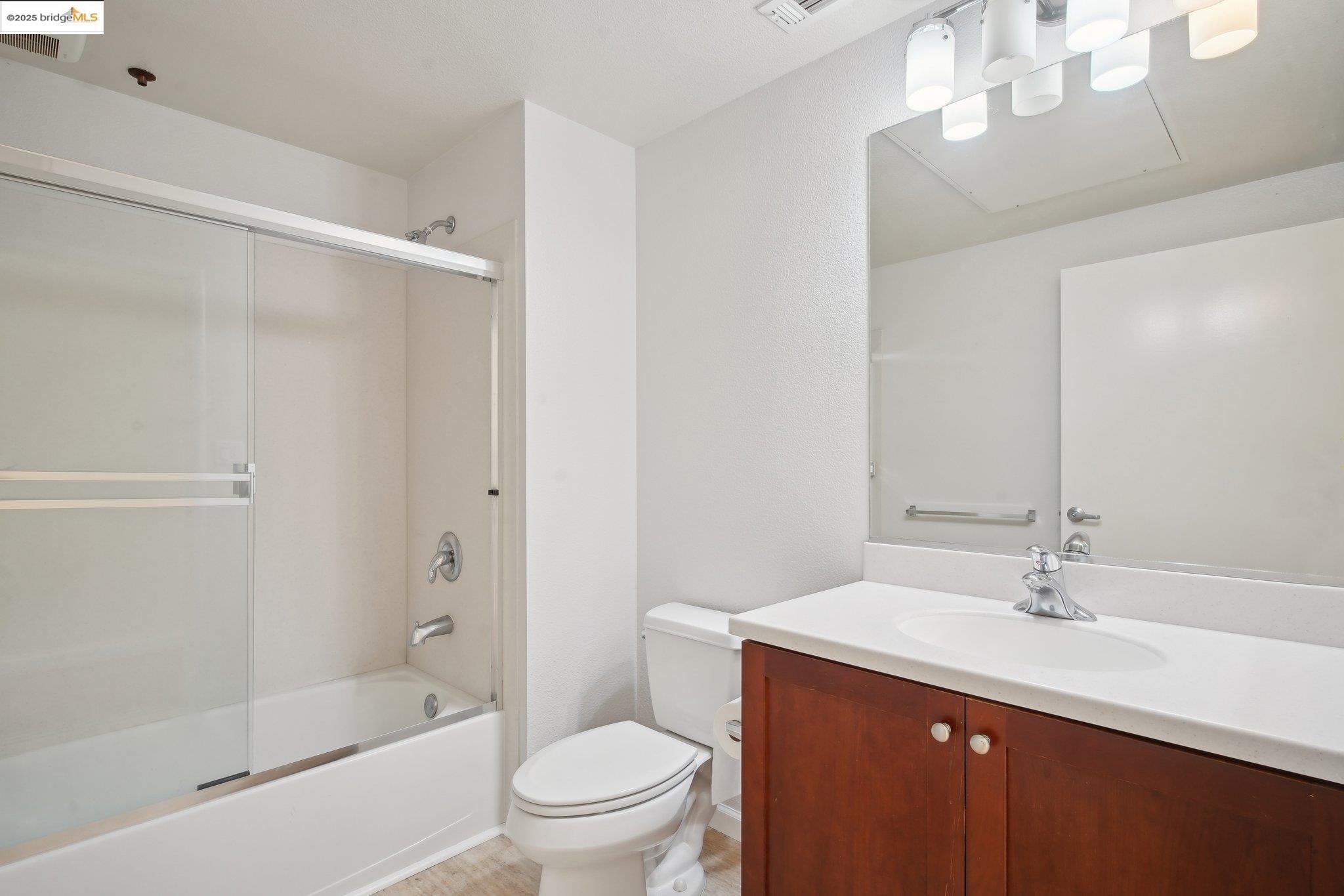 Detail Gallery Image 9 of 23 For 6466 Hollis St #236,  Emeryville,  CA 94608 - 1 Beds | 1 Baths