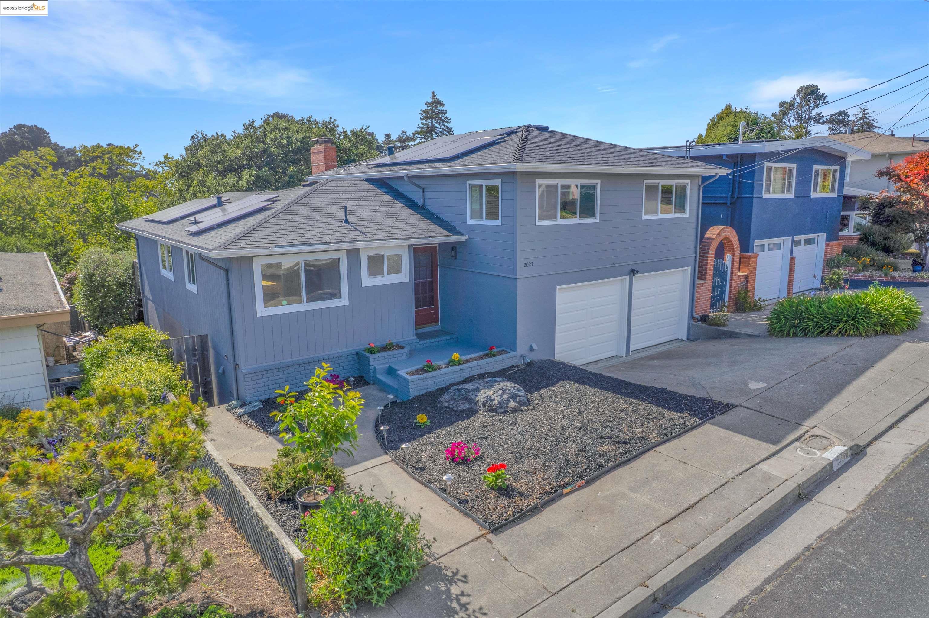 Detail Gallery Image 2 of 34 For 2023 Mira Vista Dr, El Cerrito,  CA 94530 - 4 Beds | 2/1 Baths