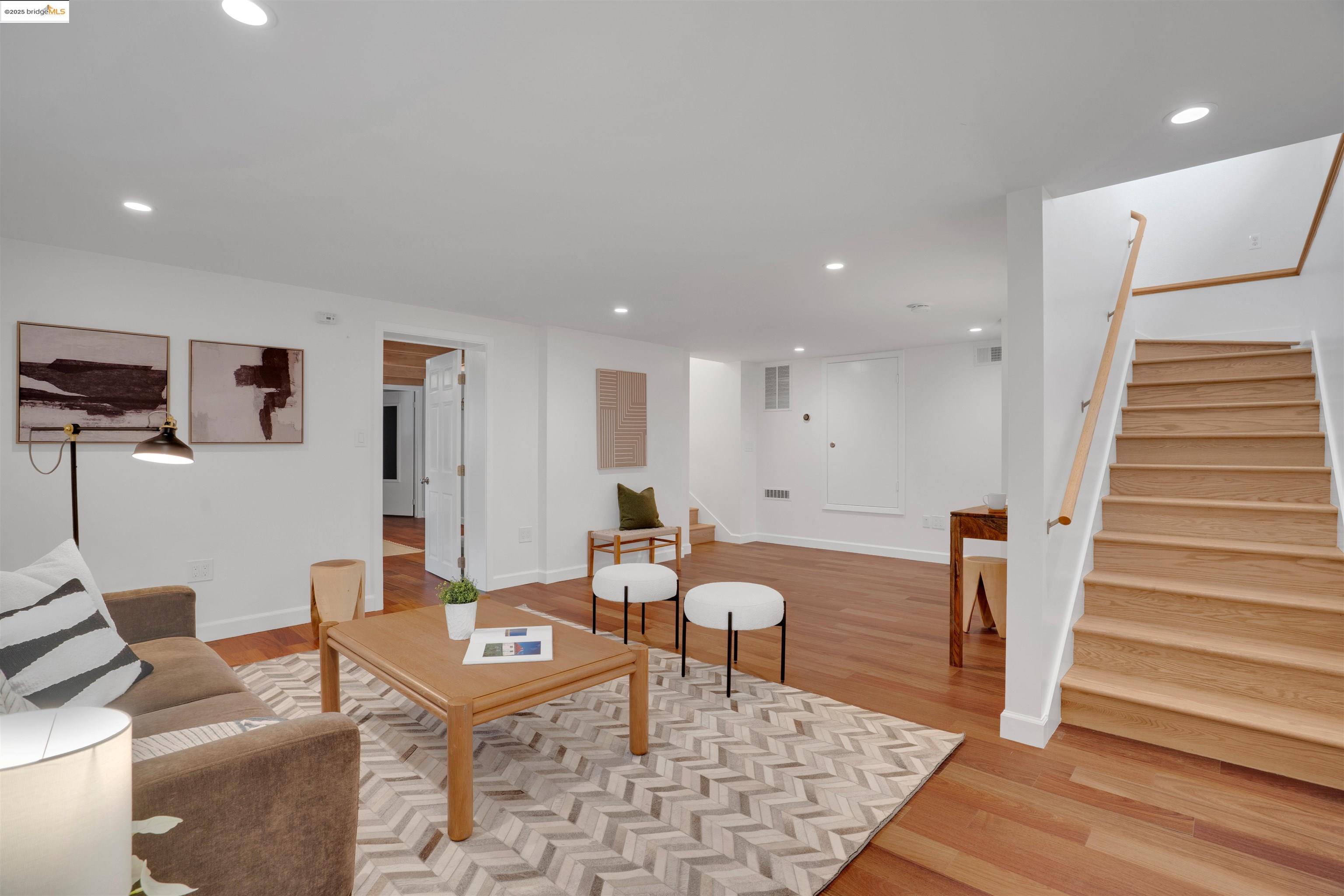 Detail Gallery Image 16 of 34 For 2023 Mira Vista Dr, El Cerrito,  CA 94530 - 4 Beds | 2/1 Baths
