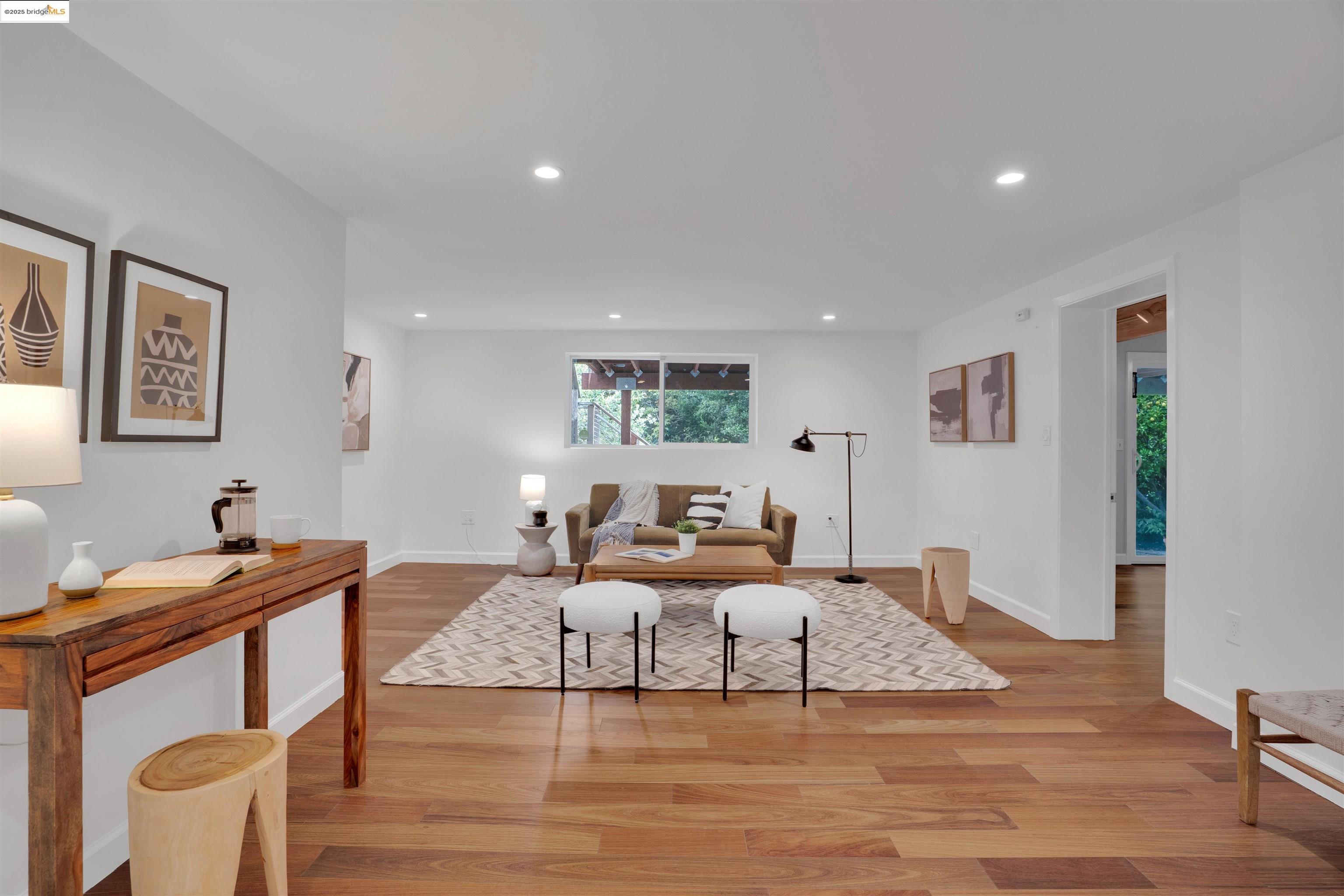 Detail Gallery Image 17 of 34 For 2023 Mira Vista Dr, El Cerrito,  CA 94530 - 4 Beds | 2/1 Baths