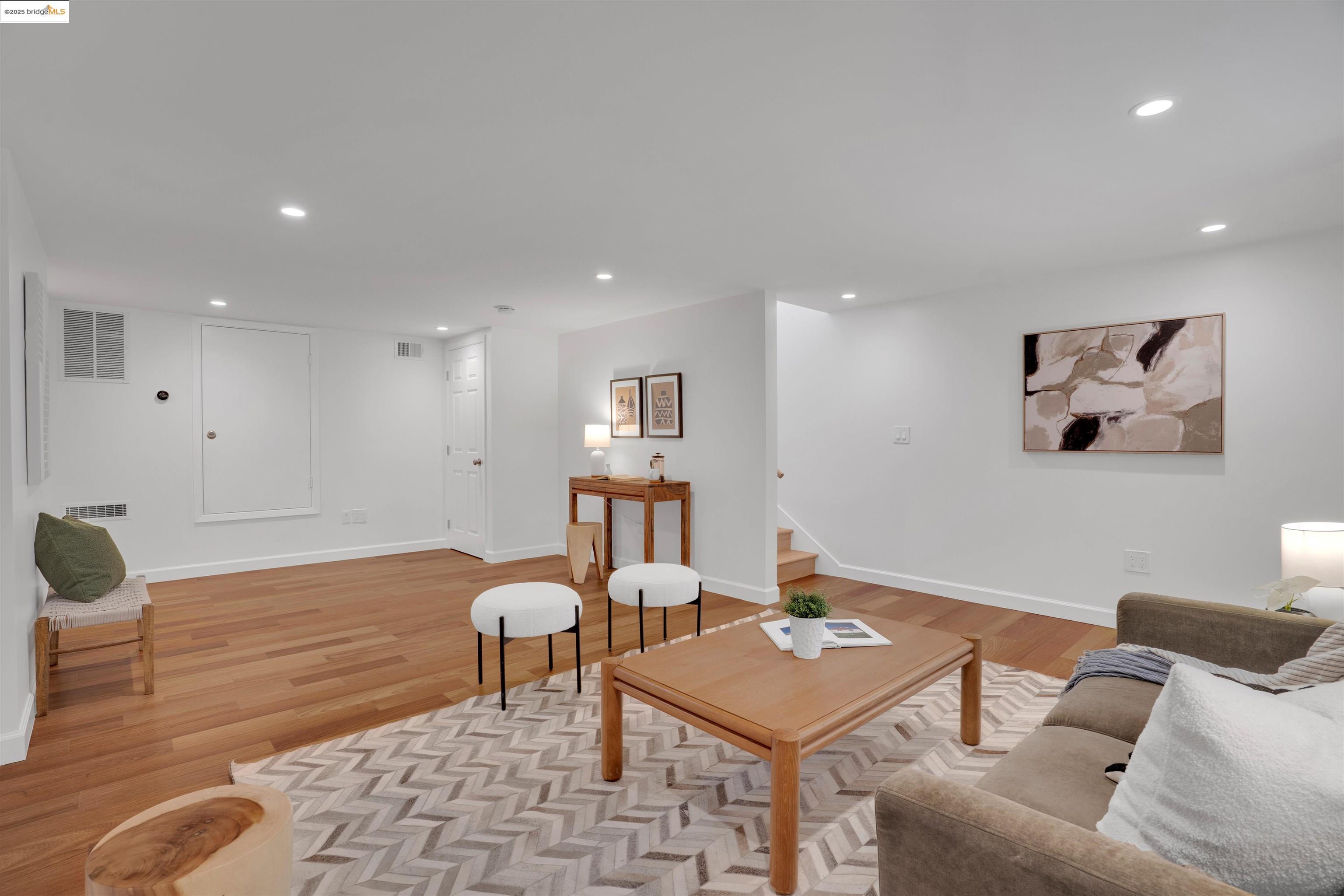 Detail Gallery Image 18 of 34 For 2023 Mira Vista Dr, El Cerrito,  CA 94530 - 4 Beds | 2/1 Baths
