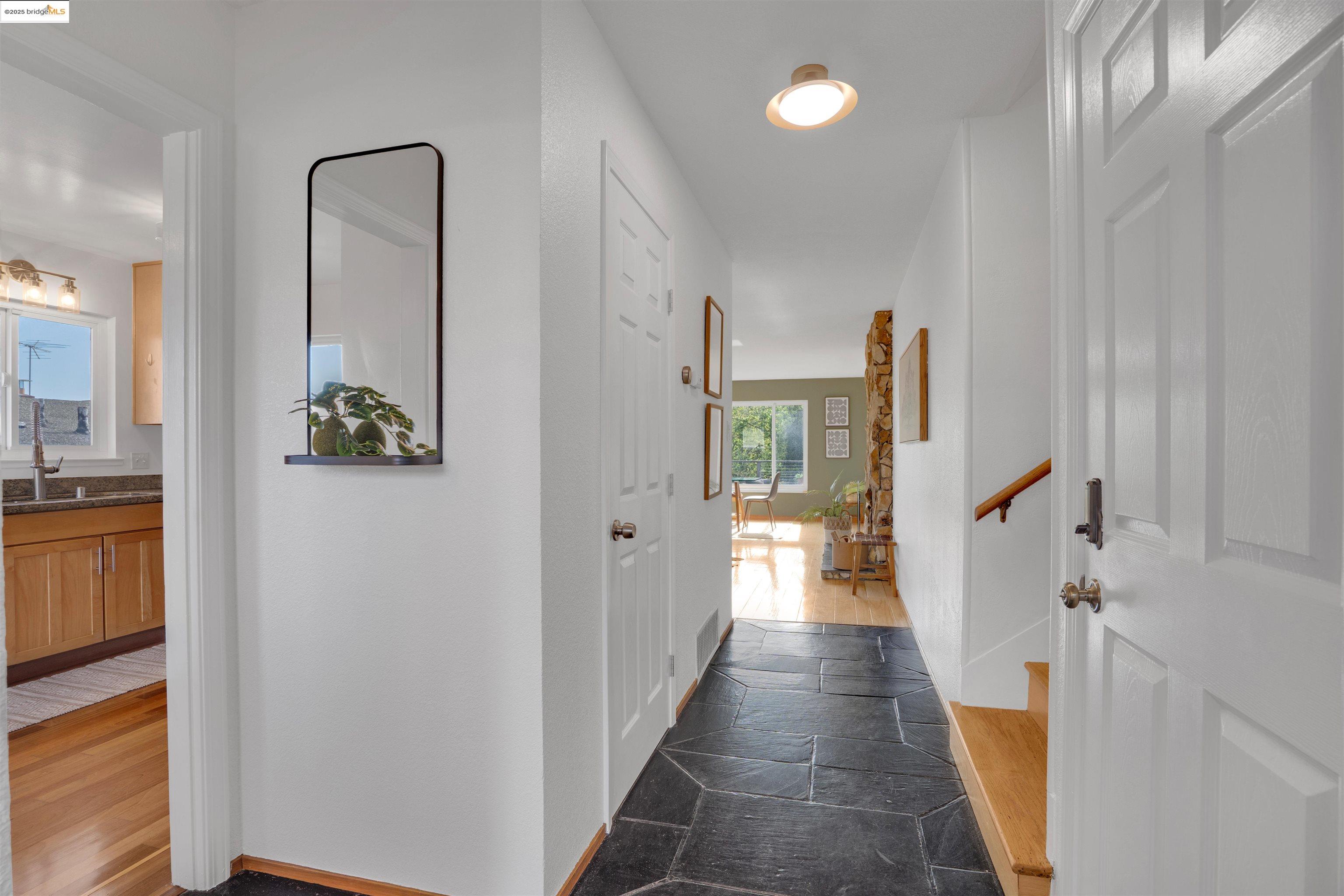 Detail Gallery Image 3 of 34 For 2023 Mira Vista Dr, El Cerrito,  CA 94530 - 4 Beds | 2/1 Baths