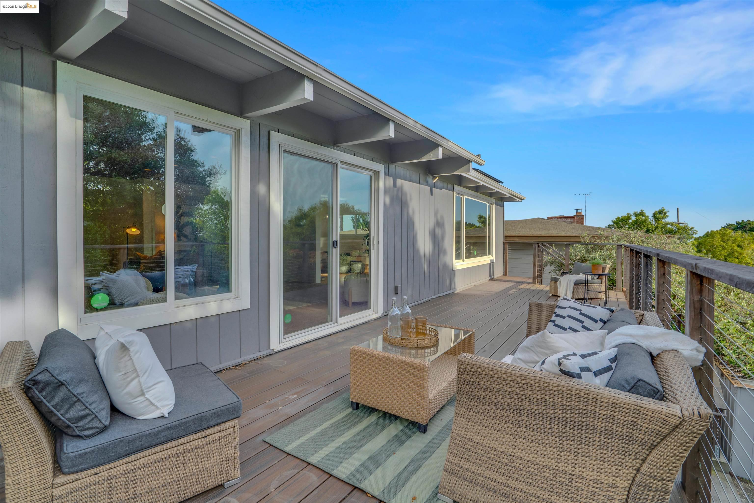 Detail Gallery Image 29 of 34 For 2023 Mira Vista Dr, El Cerrito,  CA 94530 - 4 Beds | 2/1 Baths