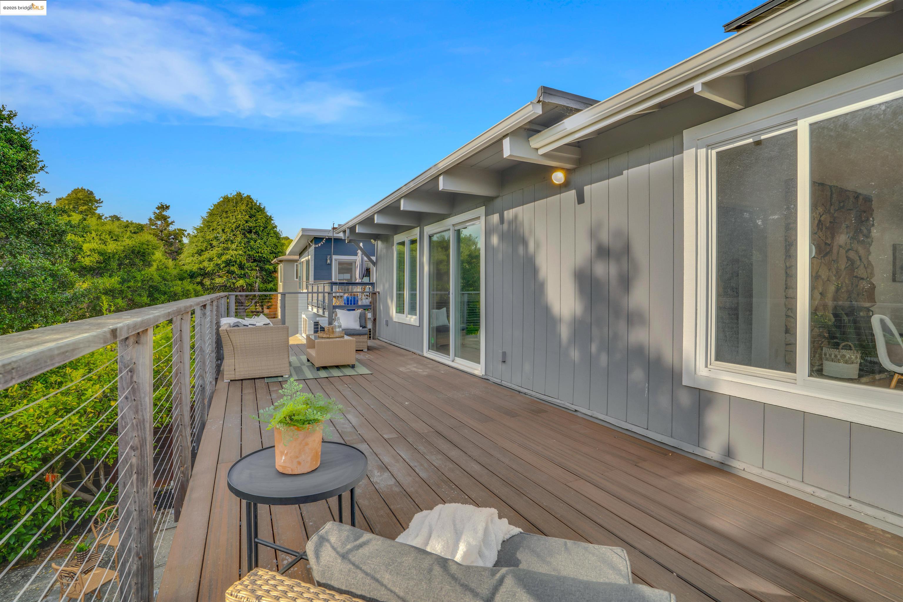 Detail Gallery Image 30 of 34 For 2023 Mira Vista Dr, El Cerrito,  CA 94530 - 4 Beds | 2/1 Baths