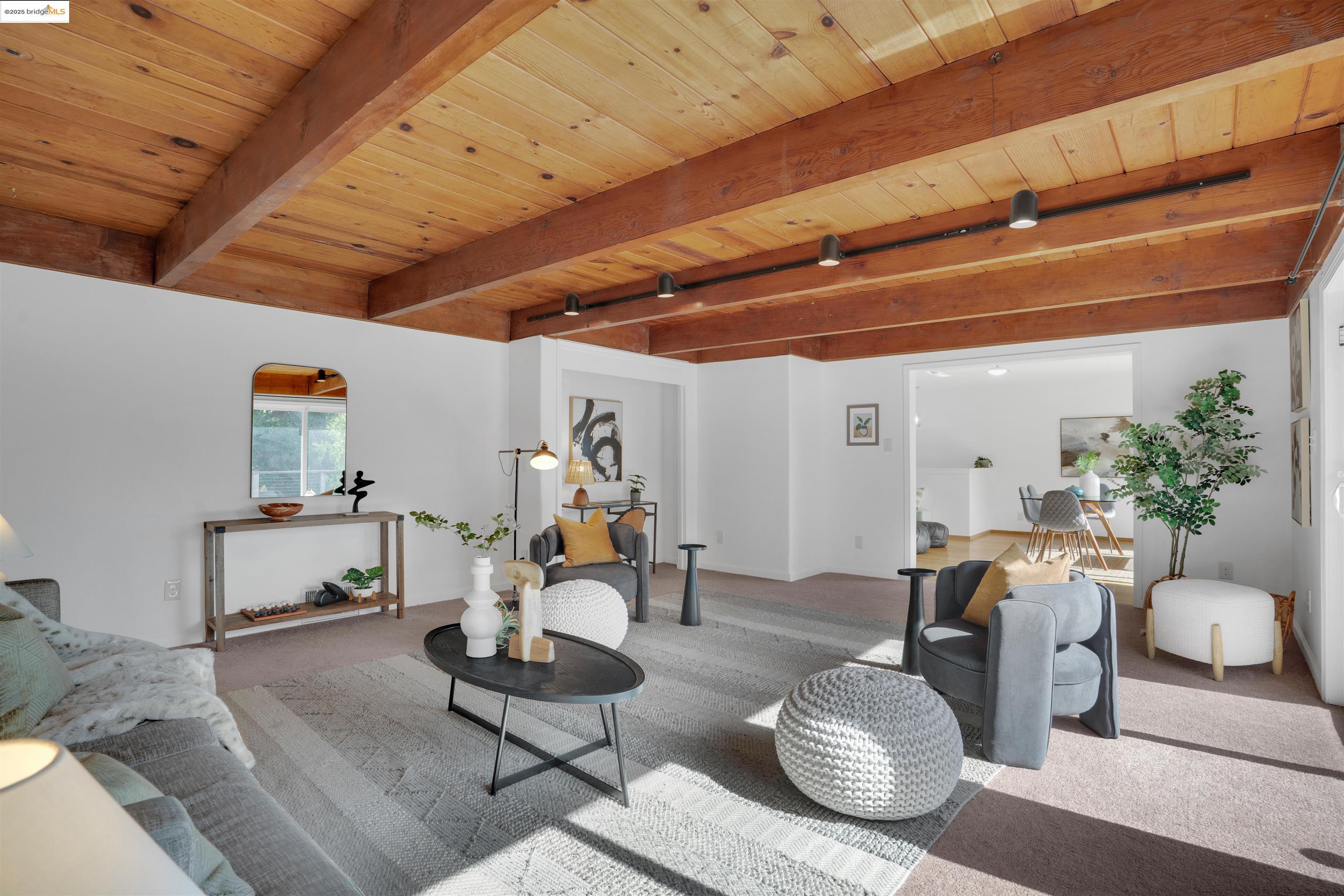 Detail Gallery Image 6 of 34 For 2023 Mira Vista Dr, El Cerrito,  CA 94530 - 4 Beds | 2/1 Baths