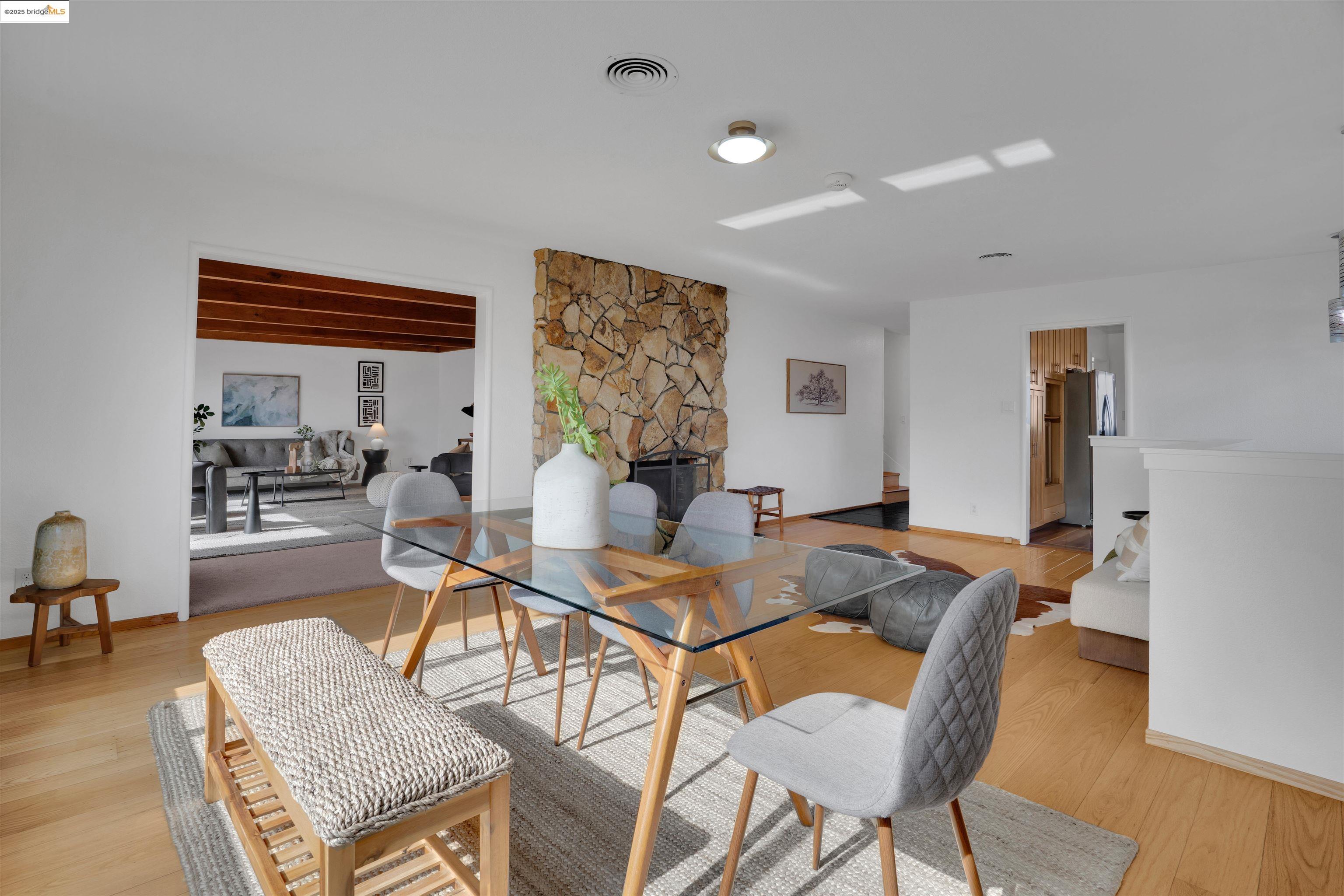 Detail Gallery Image 8 of 34 For 2023 Mira Vista Dr, El Cerrito,  CA 94530 - 4 Beds | 2/1 Baths