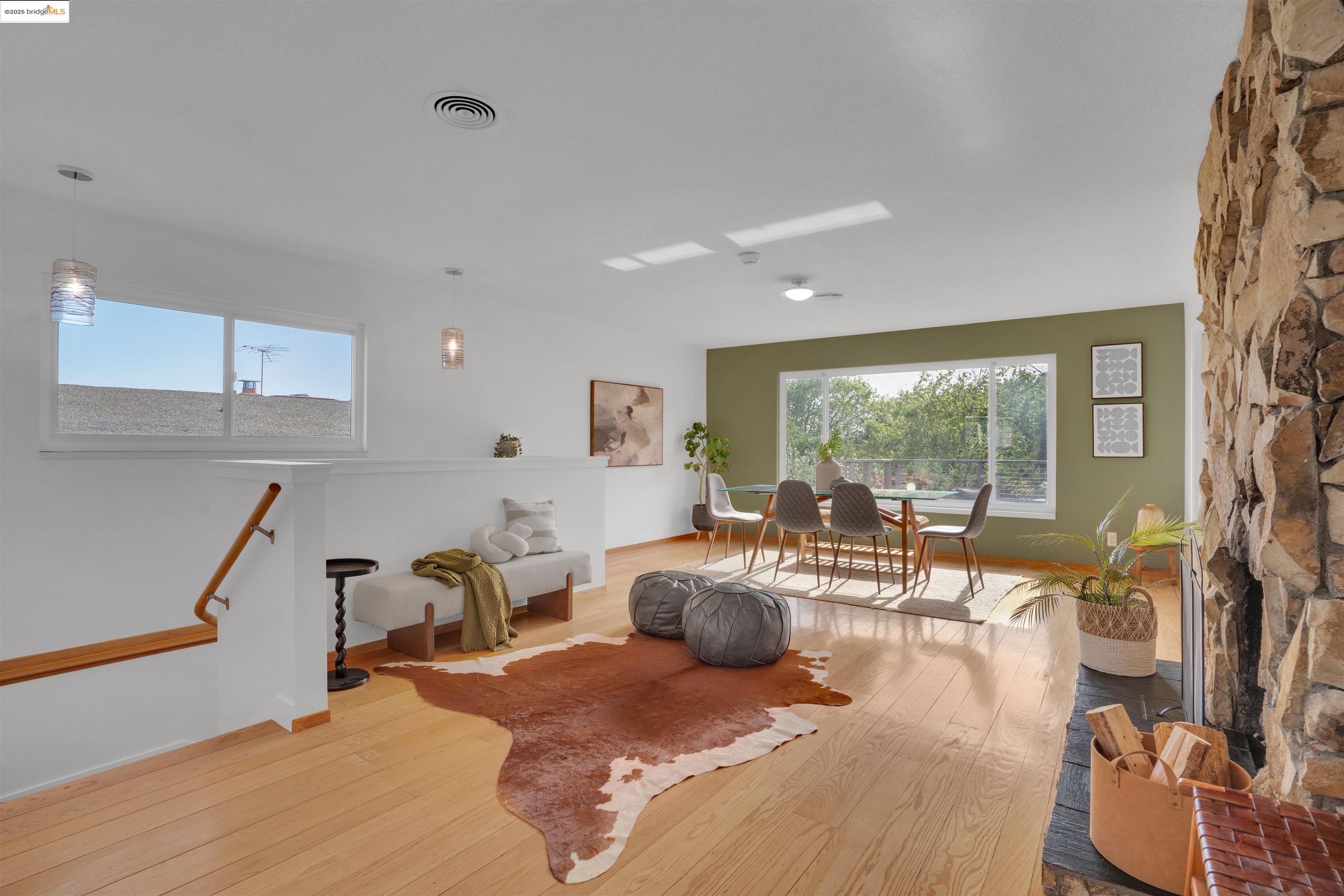 Detail Gallery Image 9 of 34 For 2023 Mira Vista Dr, El Cerrito,  CA 94530 - 4 Beds | 2/1 Baths