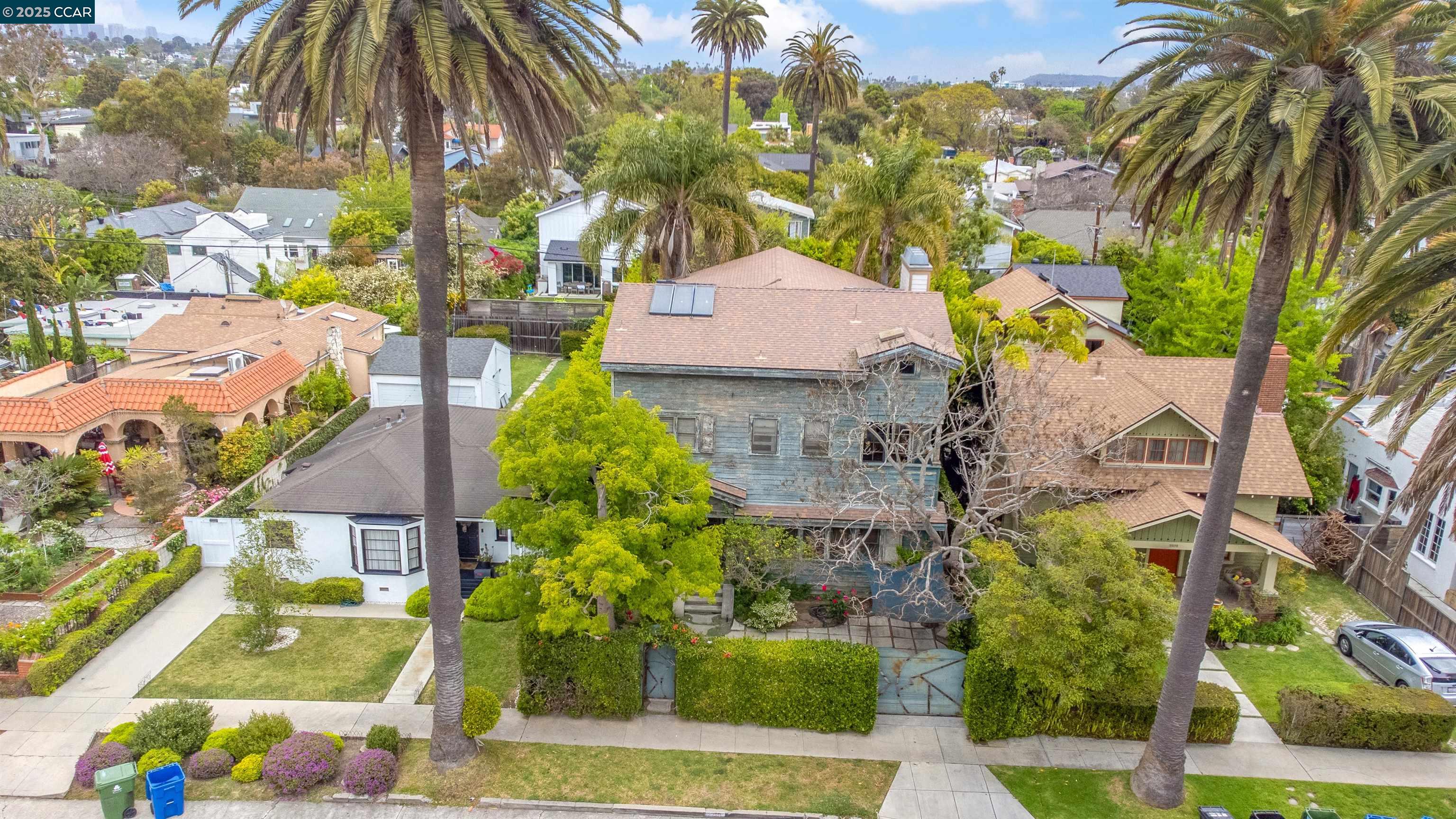 Detail Gallery Image 1 of 42 For 2228 Walnut Ave, –,  CA 90291 - 3 Beds | 3 Baths