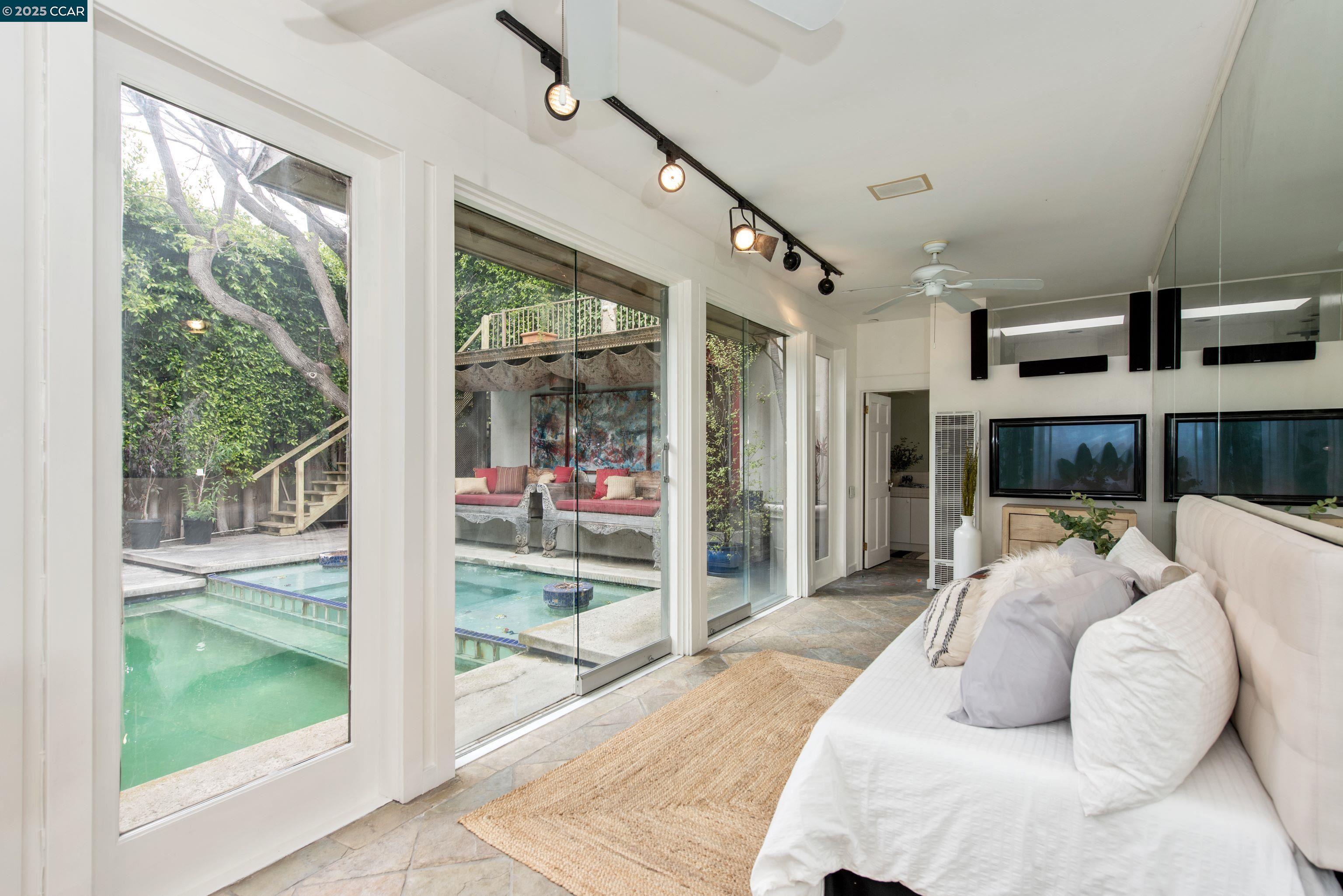 Detail Gallery Image 37 of 42 For 2228 Walnut Ave, –,  CA 90291 - 3 Beds | 3 Baths