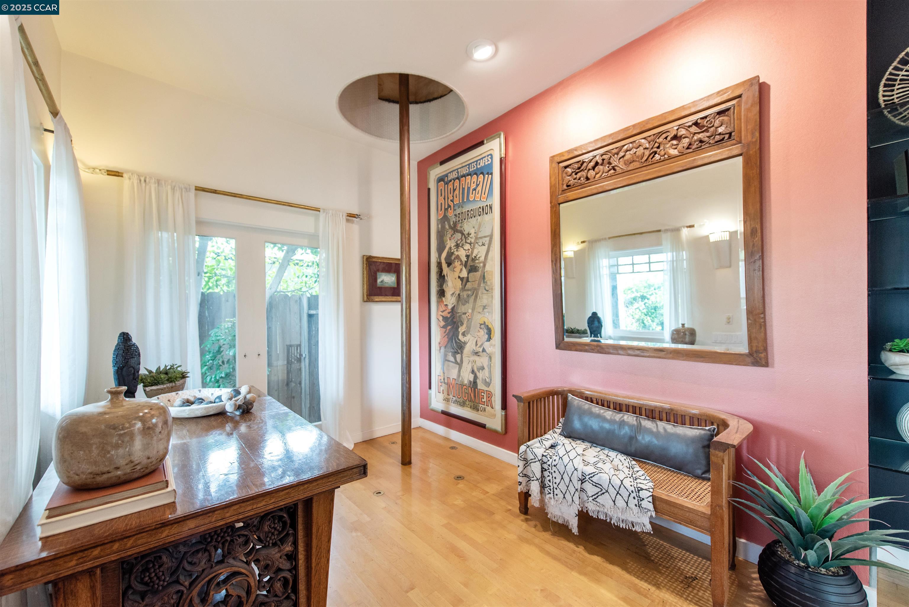 Detail Gallery Image 5 of 42 For 2228 Walnut Ave, –,  CA 90291 - 3 Beds | 3 Baths