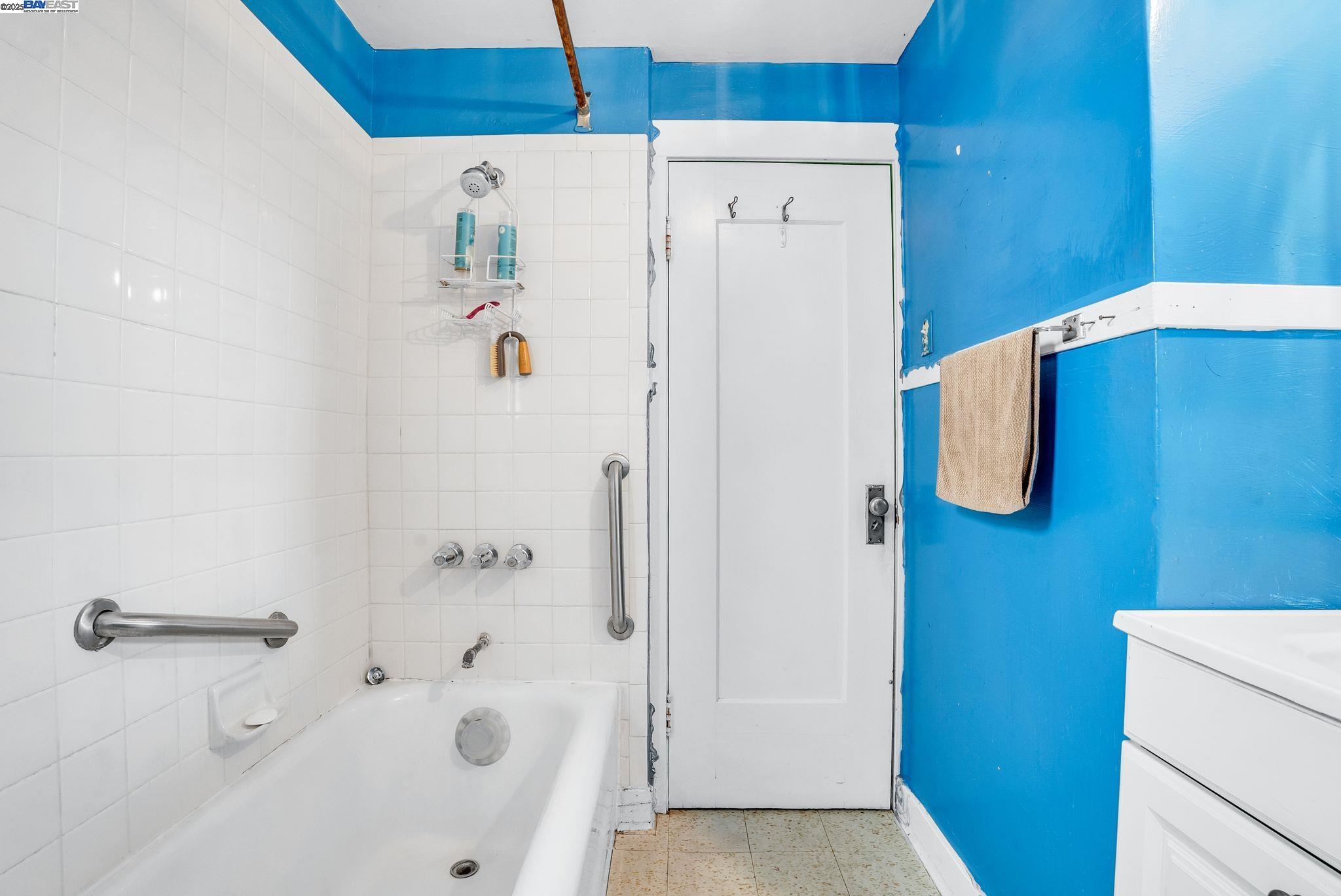 Detail Gallery Image 19 of 51 For 225-227 Orange Street, Oakland,  CA 94610 - – Beds | – Baths