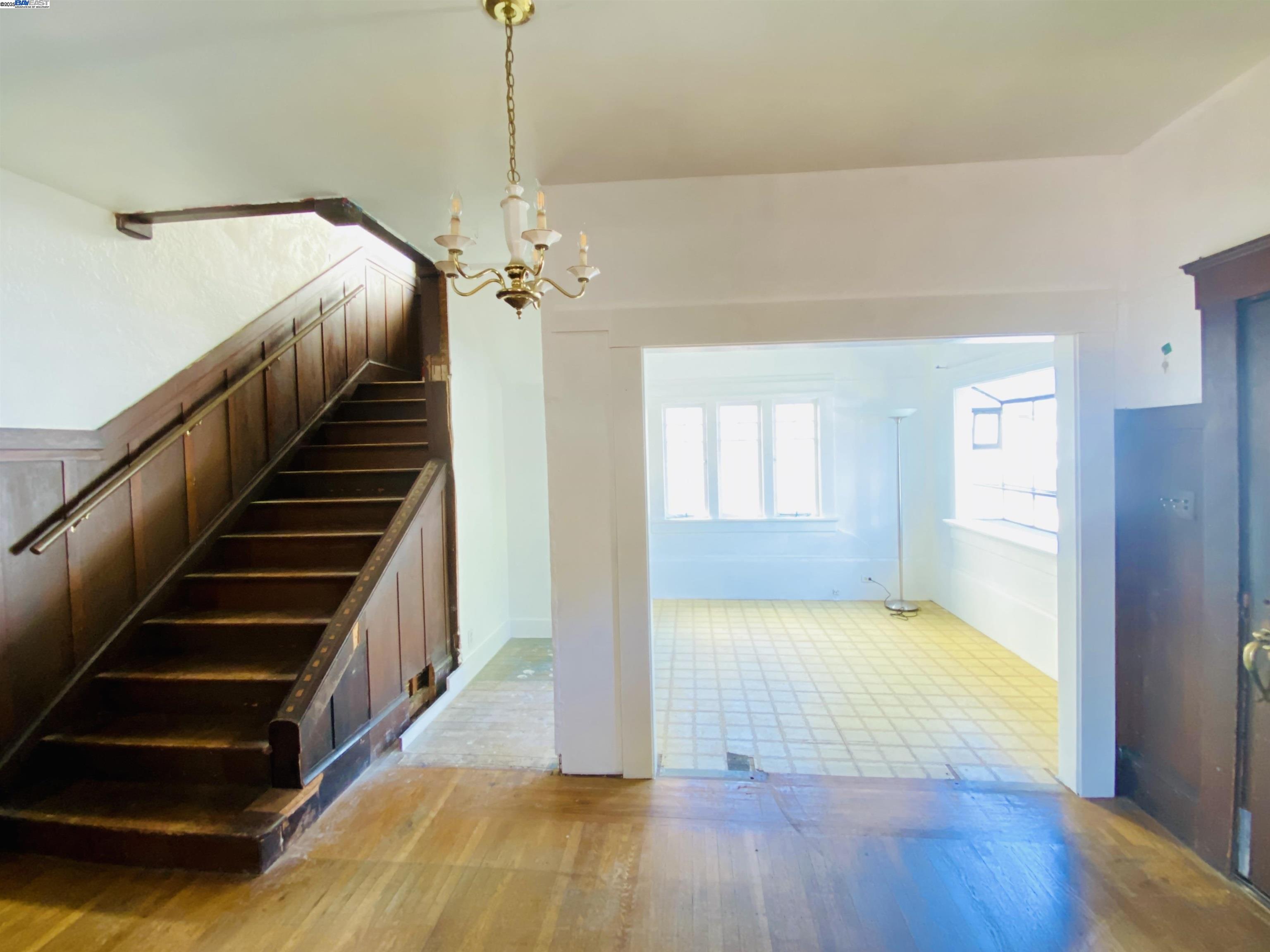 Detail Gallery Image 4 of 51 For 225-227 Orange Street, Oakland,  CA 94610 - – Beds | – Baths