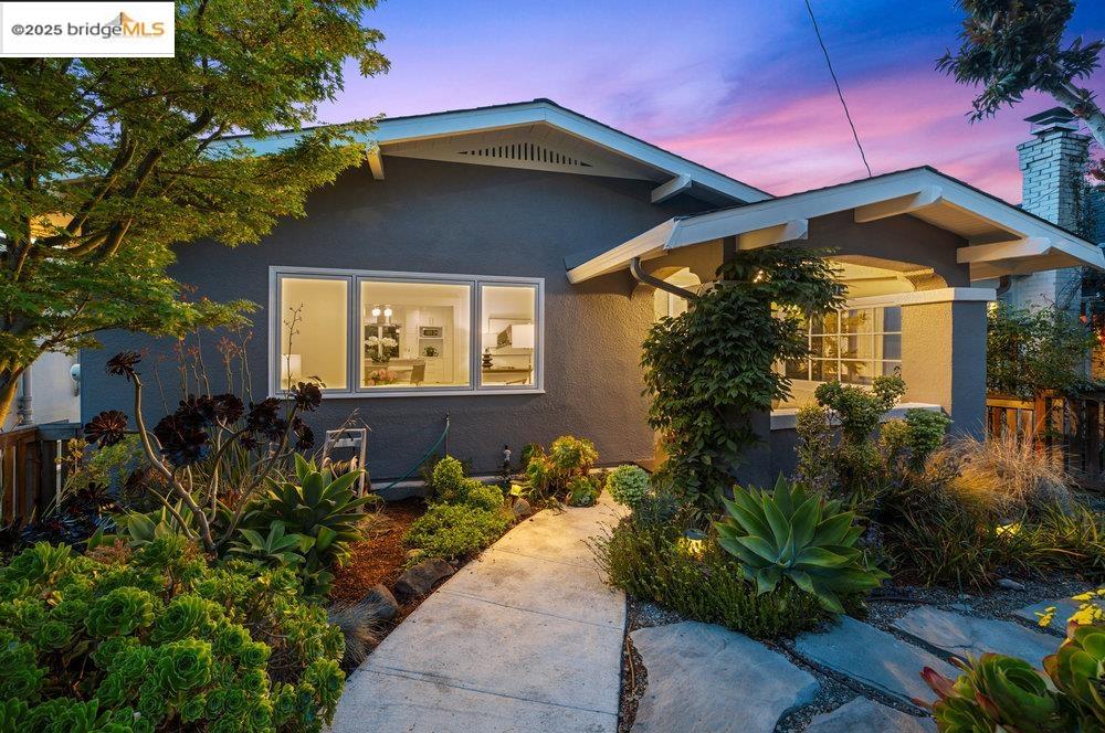 Detail Gallery Image 1 of 59 For 3941 Elston Ave, Oakland,  CA 94602 - 2 Beds | 2 Baths