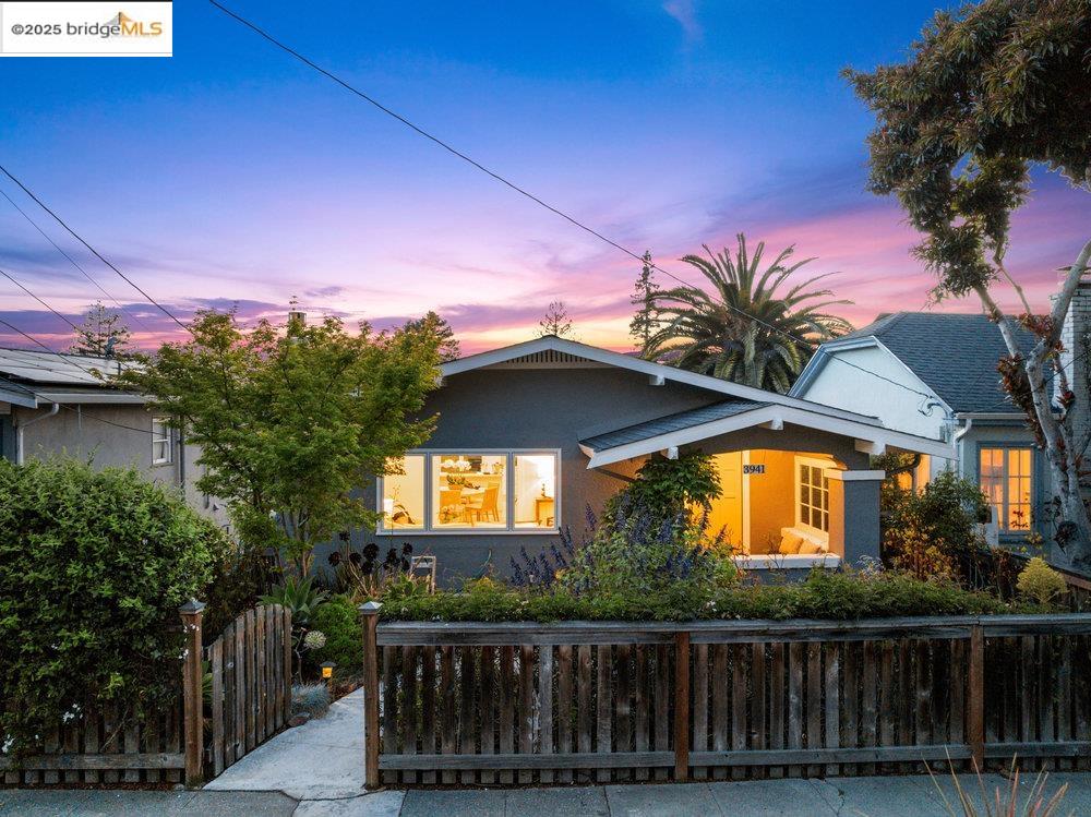 Detail Gallery Image 2 of 59 For 3941 Elston Ave, Oakland,  CA 94602 - 2 Beds | 2 Baths