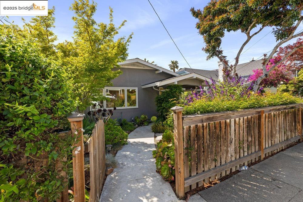 Detail Gallery Image 11 of 59 For 3941 Elston Ave, Oakland,  CA 94602 - 2 Beds | 2 Baths