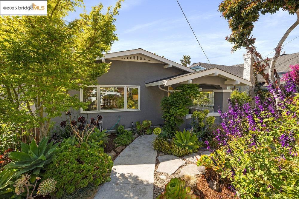 Detail Gallery Image 12 of 59 For 3941 Elston Ave, Oakland,  CA 94602 - 2 Beds | 2 Baths