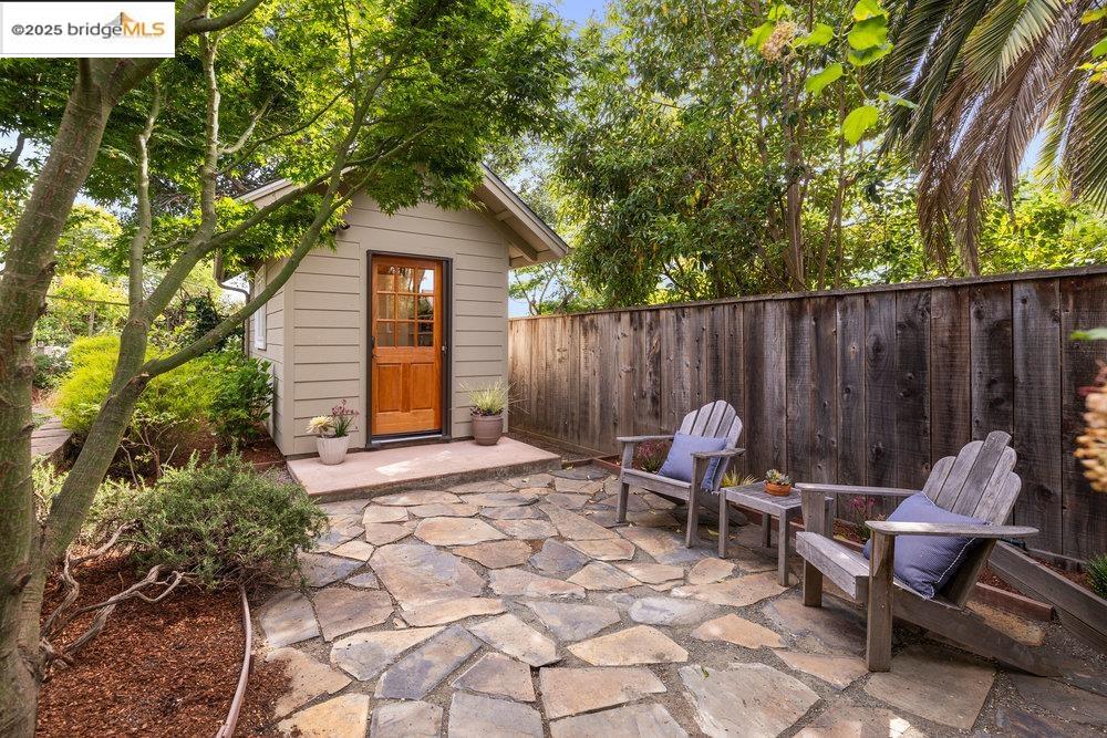 Detail Gallery Image 38 of 59 For 3941 Elston Ave, Oakland,  CA 94602 - 2 Beds | 2 Baths