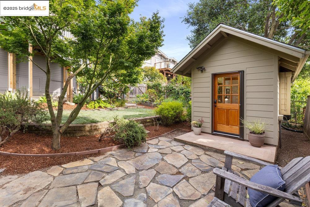 Detail Gallery Image 39 of 59 For 3941 Elston Ave, Oakland,  CA 94602 - 2 Beds | 2 Baths
