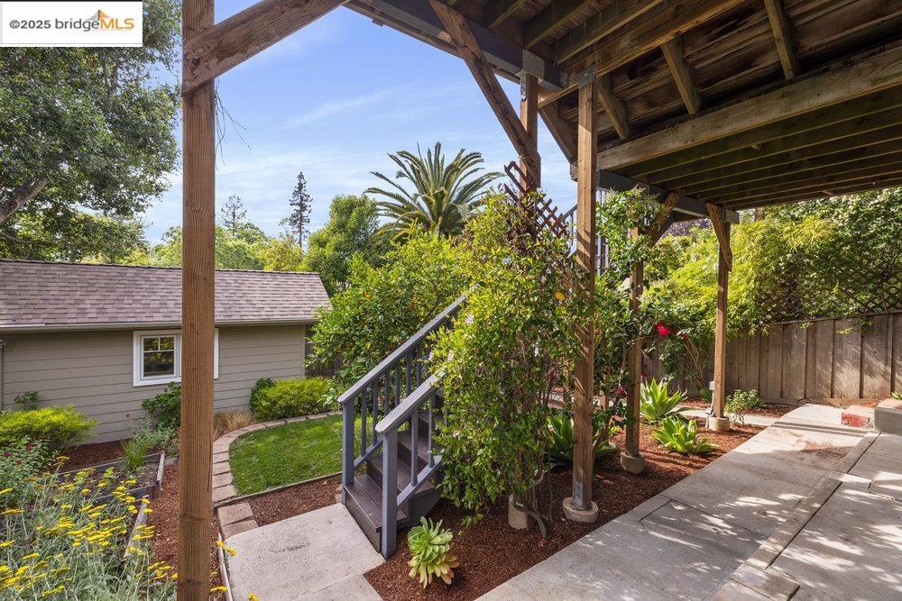 Detail Gallery Image 43 of 59 For 3941 Elston Ave, Oakland,  CA 94602 - 2 Beds | 2 Baths