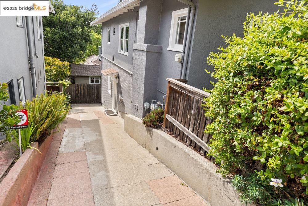 Detail Gallery Image 44 of 59 For 3941 Elston Ave, Oakland,  CA 94602 - 2 Beds | 2 Baths