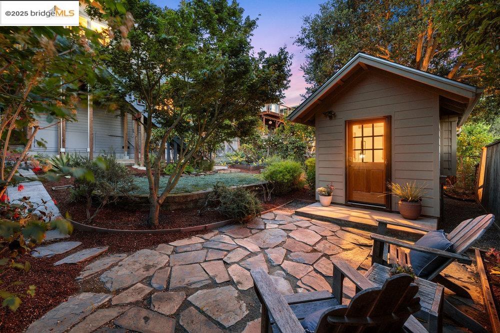 Detail Gallery Image 6 of 59 For 3941 Elston Ave, Oakland,  CA 94602 - 2 Beds | 2 Baths