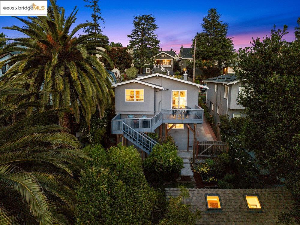 Detail Gallery Image 8 of 59 For 3941 Elston Ave, Oakland,  CA 94602 - 2 Beds | 2 Baths