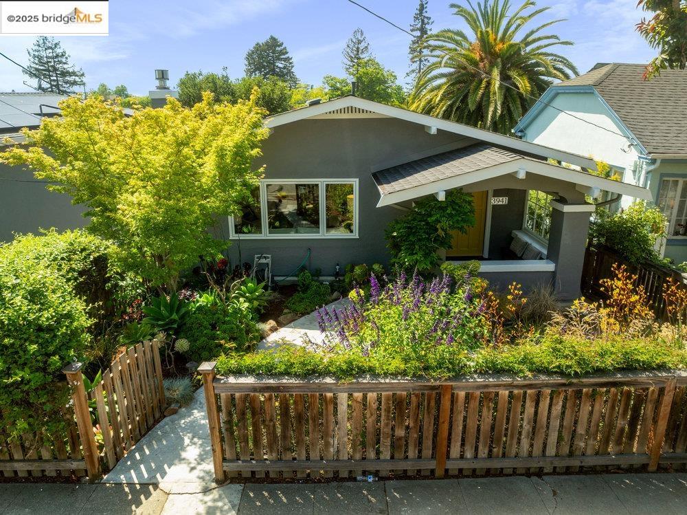 Detail Gallery Image 9 of 59 For 3941 Elston Ave, Oakland,  CA 94602 - 2 Beds | 2 Baths