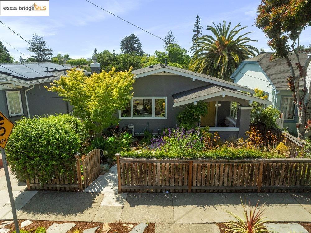 Detail Gallery Image 10 of 59 For 3941 Elston Ave, Oakland,  CA 94602 - 2 Beds | 2 Baths