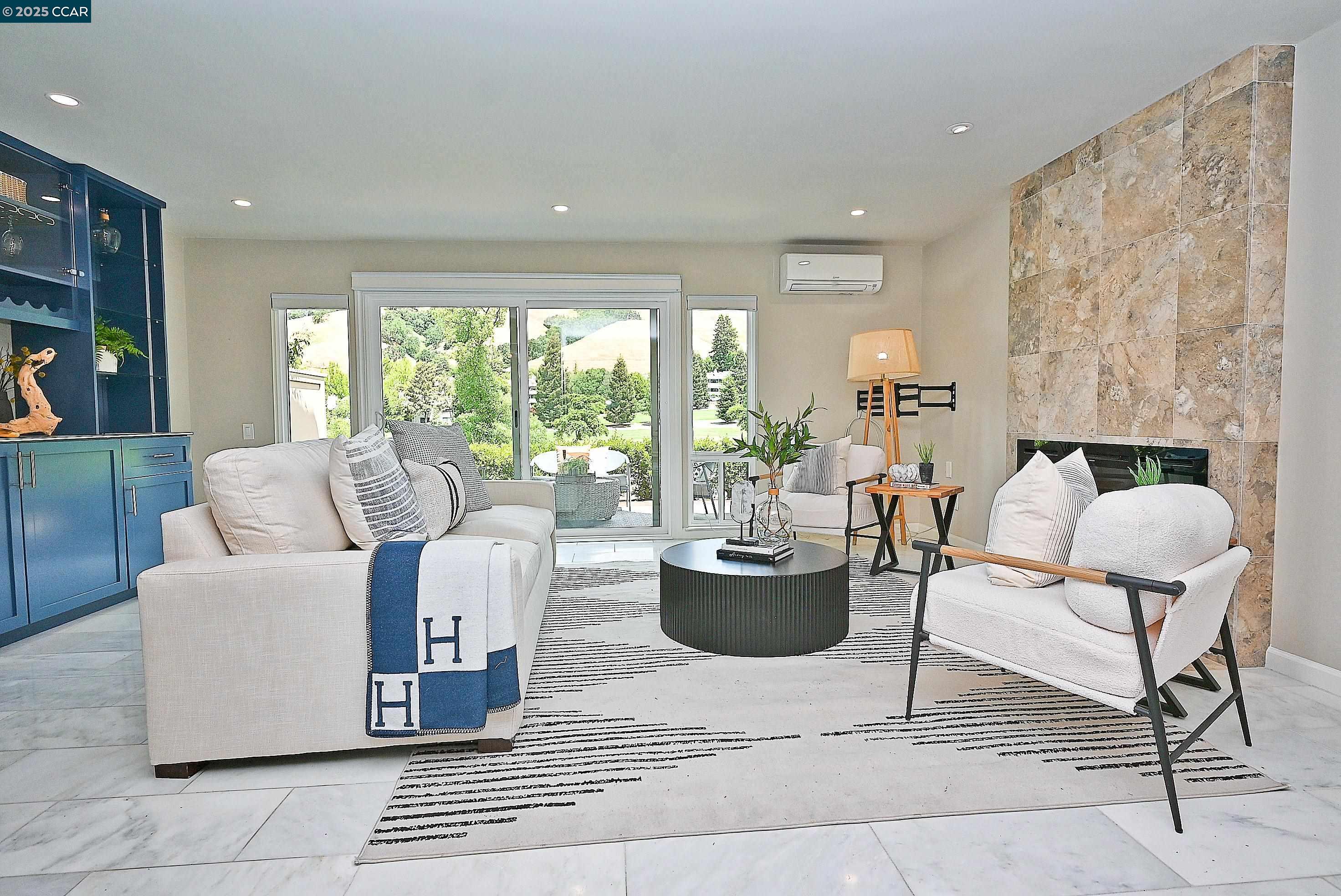 Detail Gallery Image 2 of 59 For 3434 Tice Creek Dr #7,  Walnut Creek,  CA 94595 - 3 Beds | 2 Baths