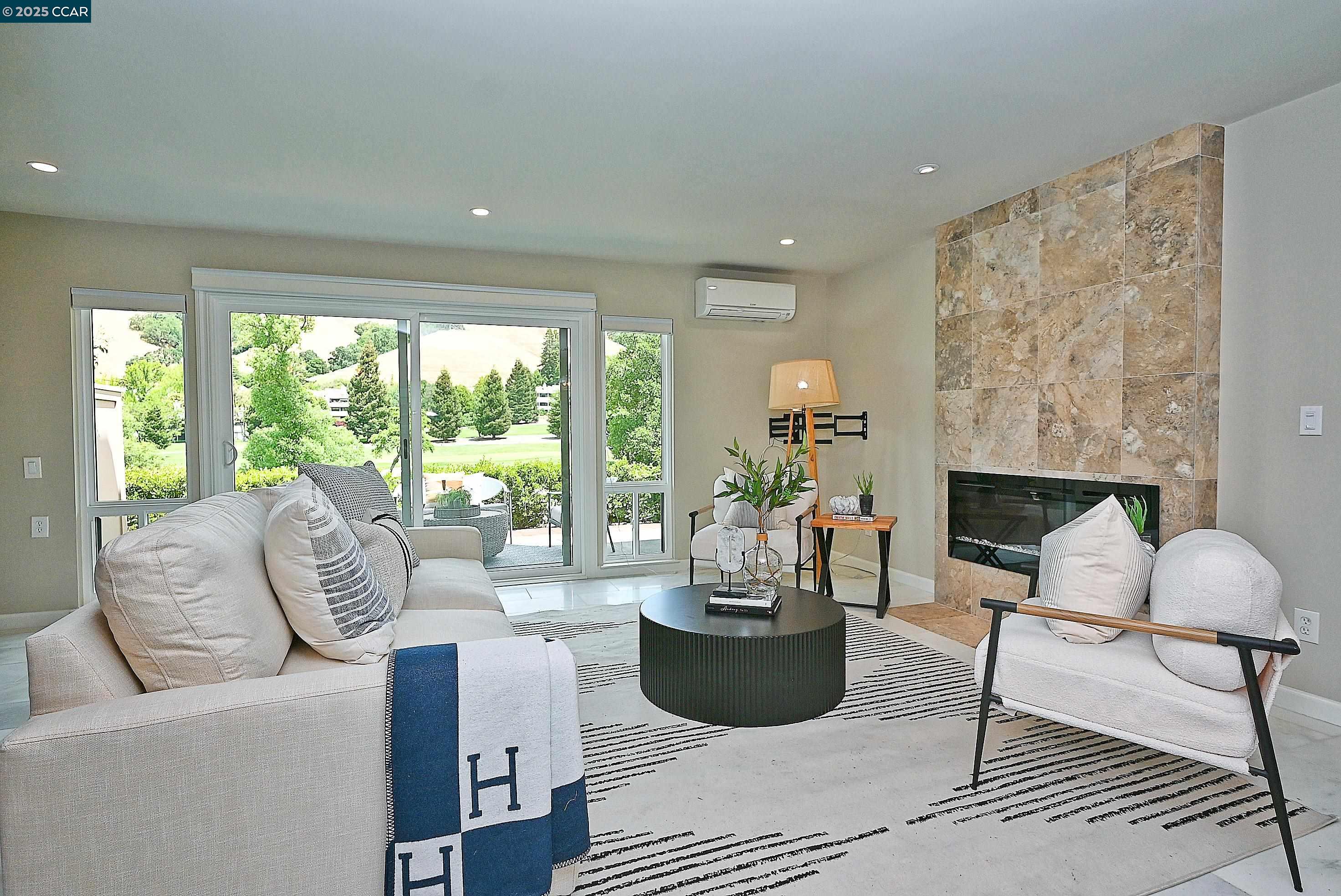 Detail Gallery Image 6 of 59 For 3434 Tice Creek Dr #7,  Walnut Creek,  CA 94595 - 3 Beds | 2 Baths