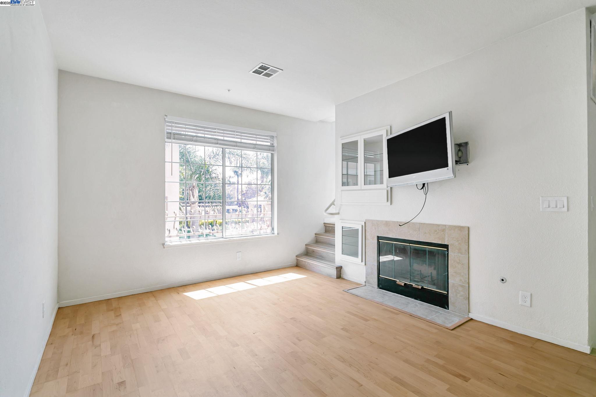 Detail Gallery Image 12 of 37 For 1478 Los Buellis Way, Milpitas,  CA 95035 - 2 Beds | 2/1 Baths