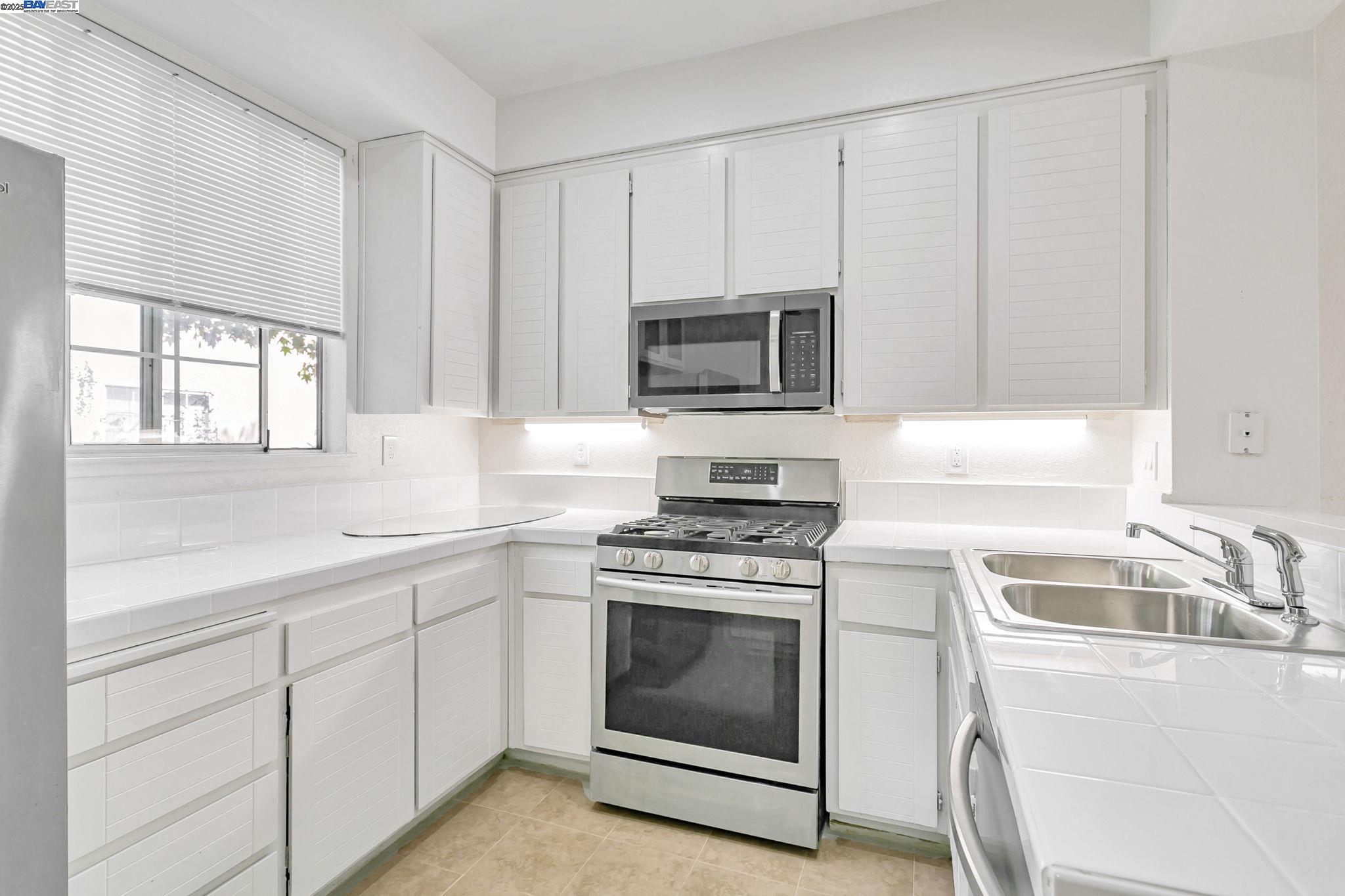 Detail Gallery Image 16 of 37 For 1478 Los Buellis Way, Milpitas,  CA 95035 - 2 Beds | 2/1 Baths