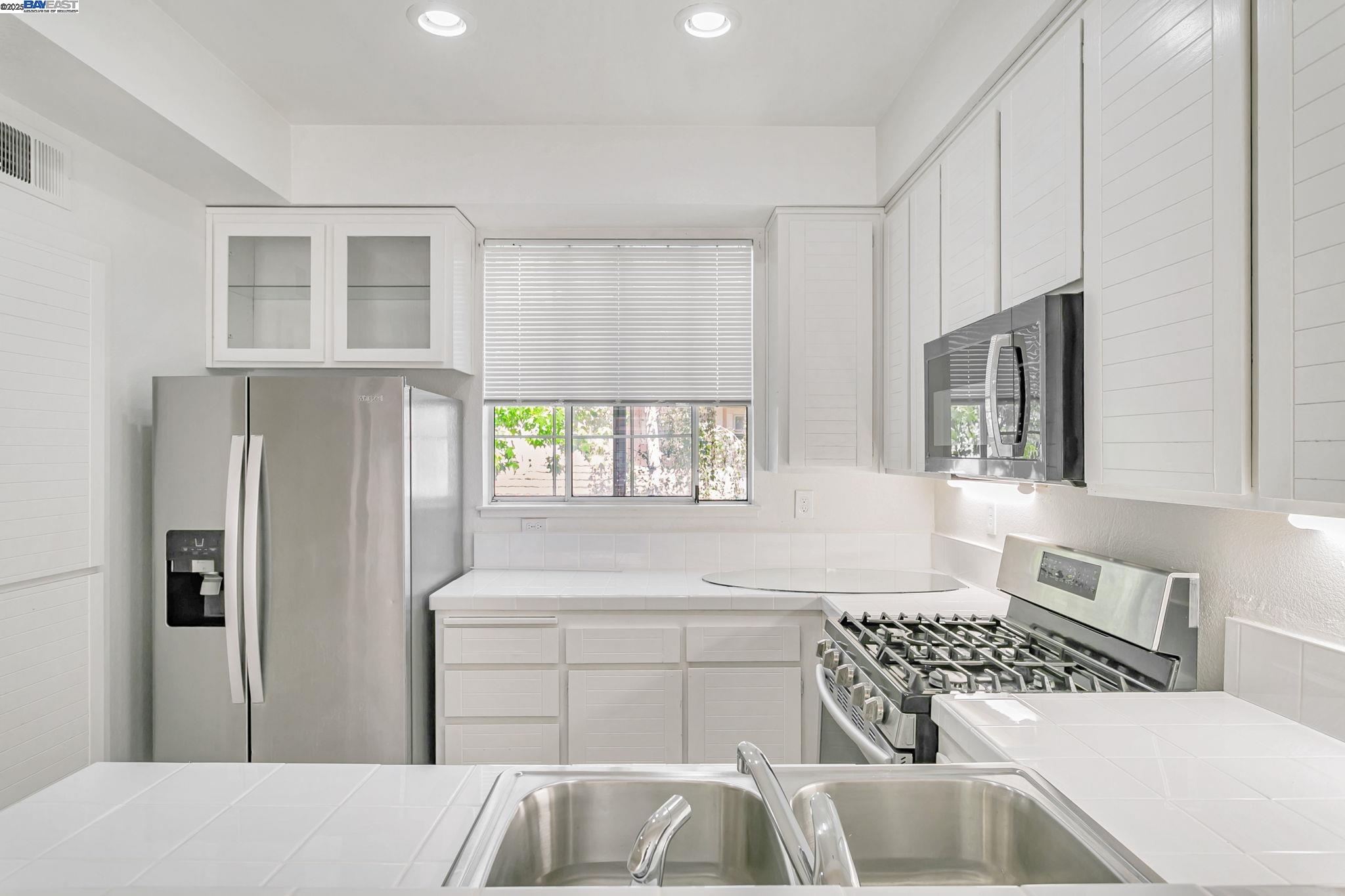 Detail Gallery Image 18 of 37 For 1478 Los Buellis Way, Milpitas,  CA 95035 - 2 Beds | 2/1 Baths