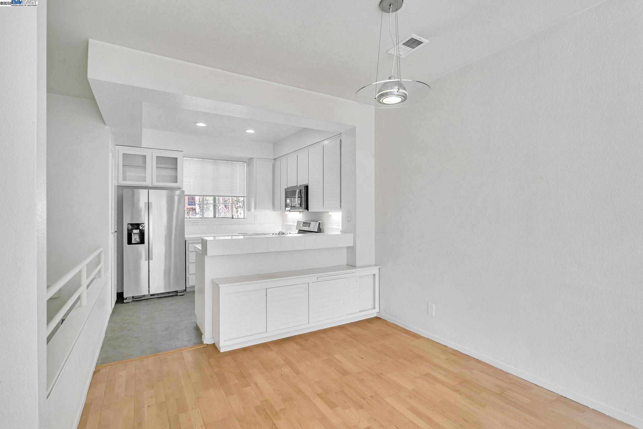 Detail Gallery Image 20 of 37 For 1478 Los Buellis Way, Milpitas,  CA 95035 - 2 Beds | 2/1 Baths