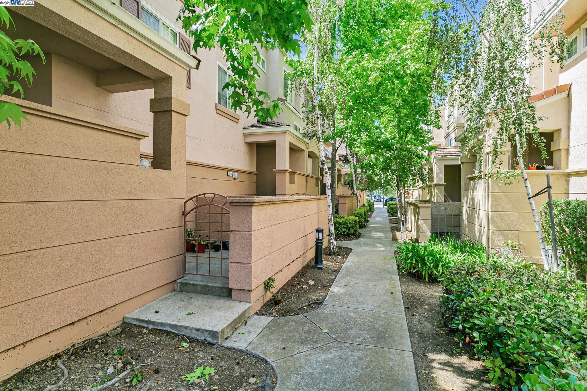Detail Gallery Image 3 of 37 For 1478 Los Buellis Way, Milpitas,  CA 95035 - 2 Beds | 2/1 Baths